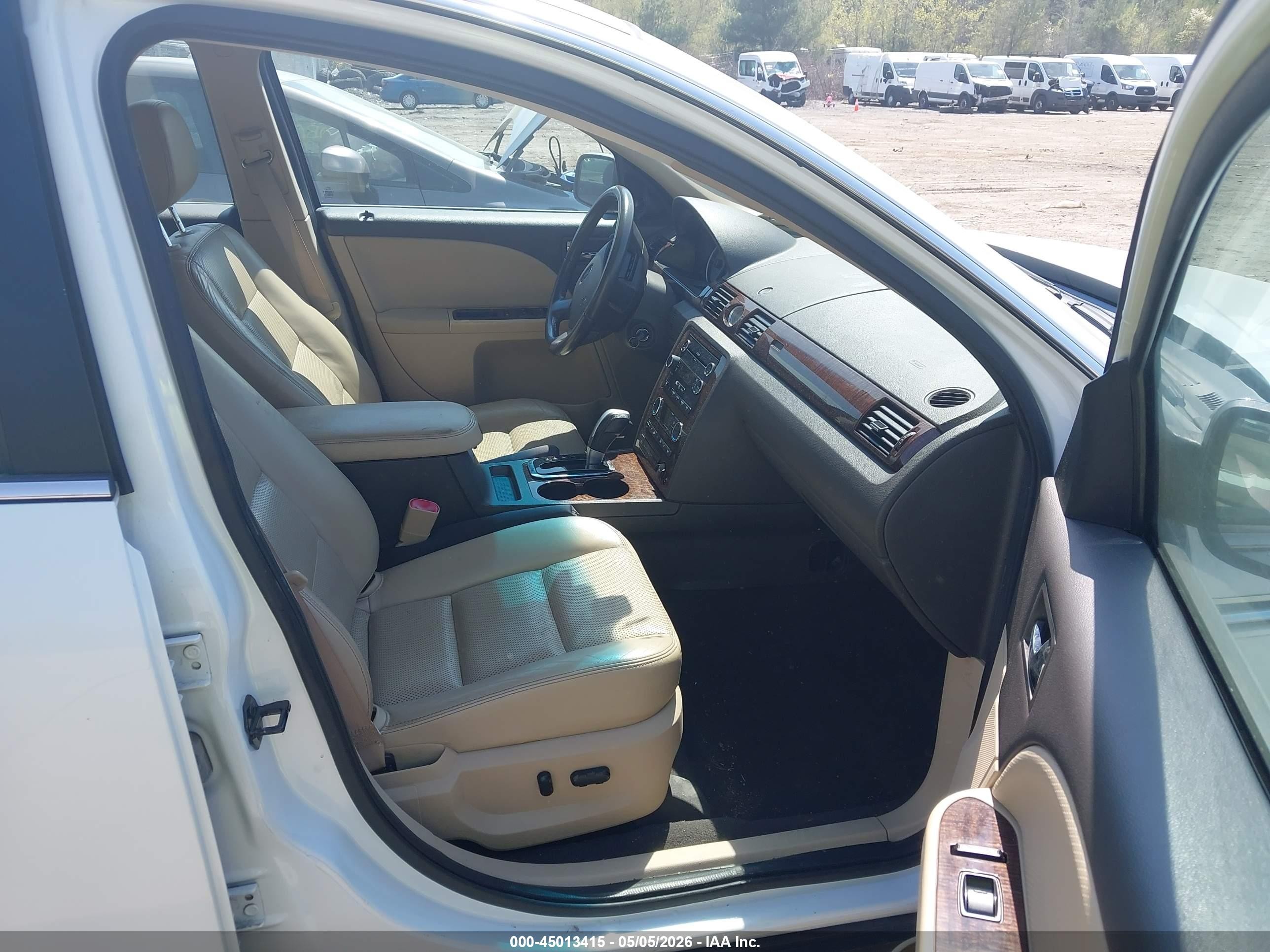 2008 Ford Taurus Limited White vin: 1FAHP25W78G107983