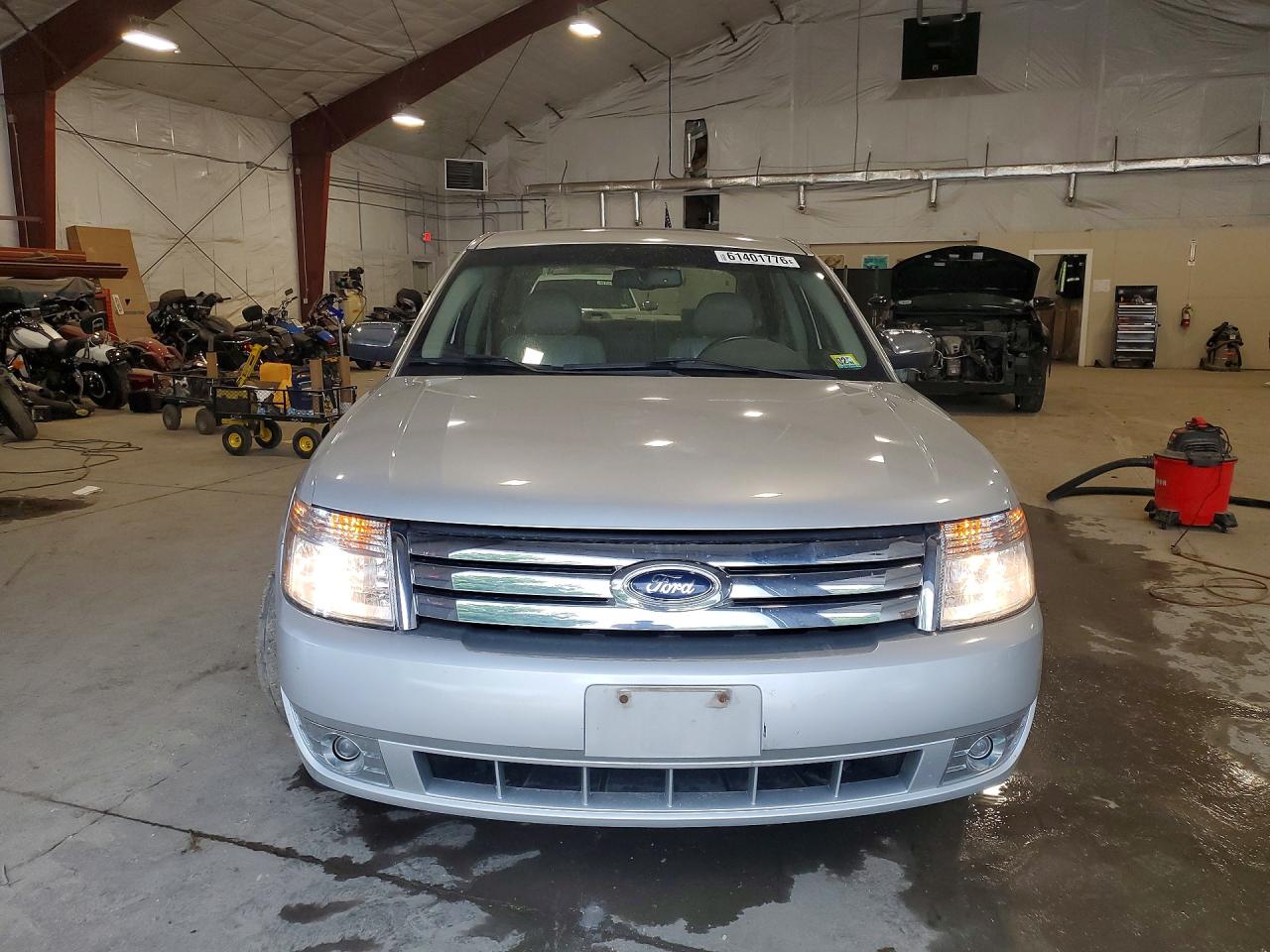2009 Ford Taurus Limited Серебряный vin: 1FAHP25W79G125823