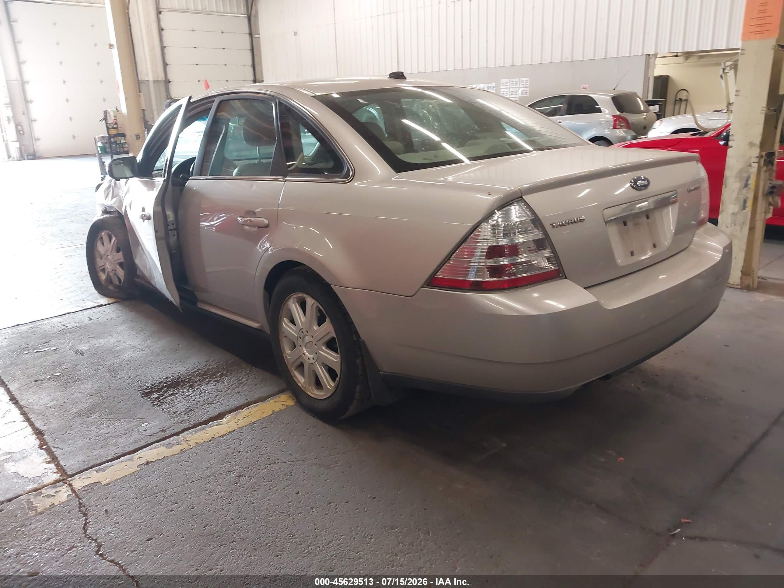 2008 Ford Taurus Limited Silver vin: 1FAHP25W88G108690