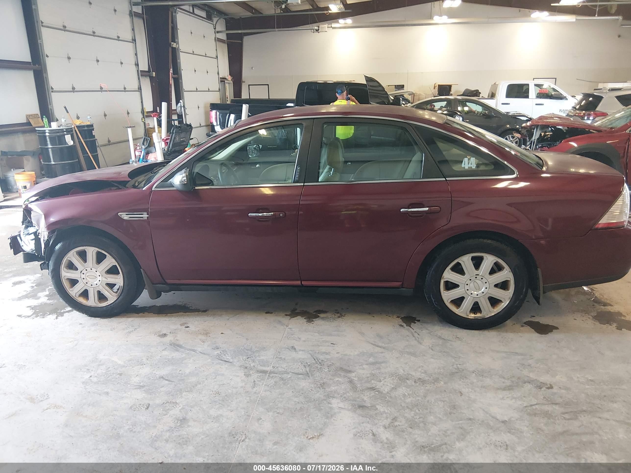 2008 Ford Taurus Limited Maroon vin: 1FAHP25W88G144332