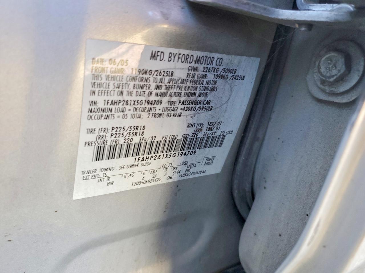 2005 Ford Five Hundred Limited Silver vin: 1FAHP281X5G194709