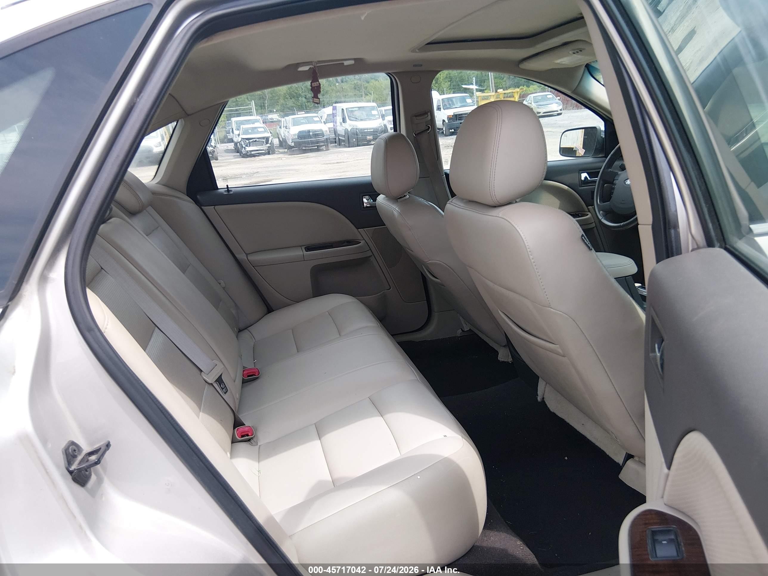 2008 Ford Taurus Limited Серебряный vin: 1FAHP28W78G164468