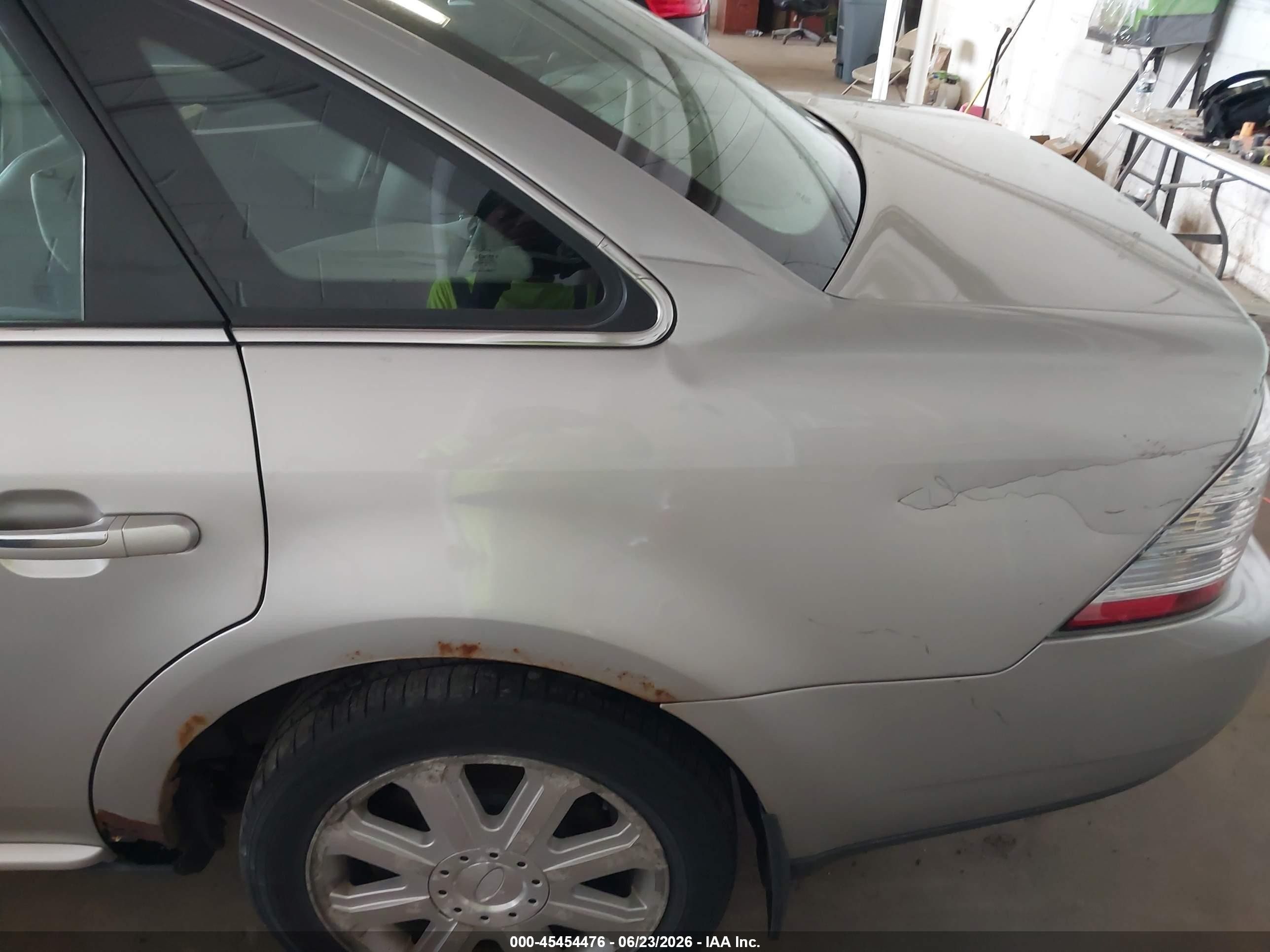 2008 Ford Taurus Limited Silver vin: 1FAHP28W98G134128