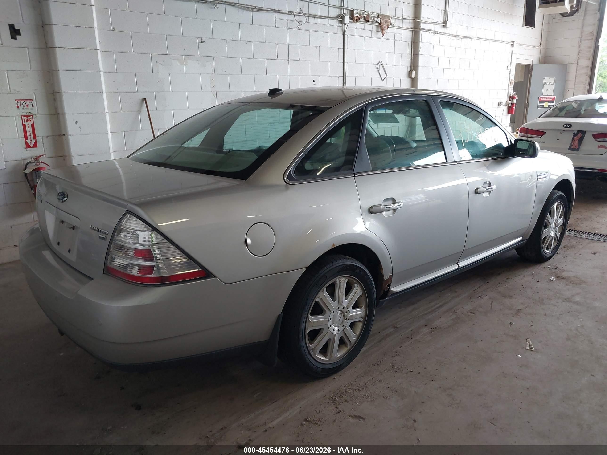 2008 Ford Taurus Limited Silver vin: 1FAHP28W98G134128