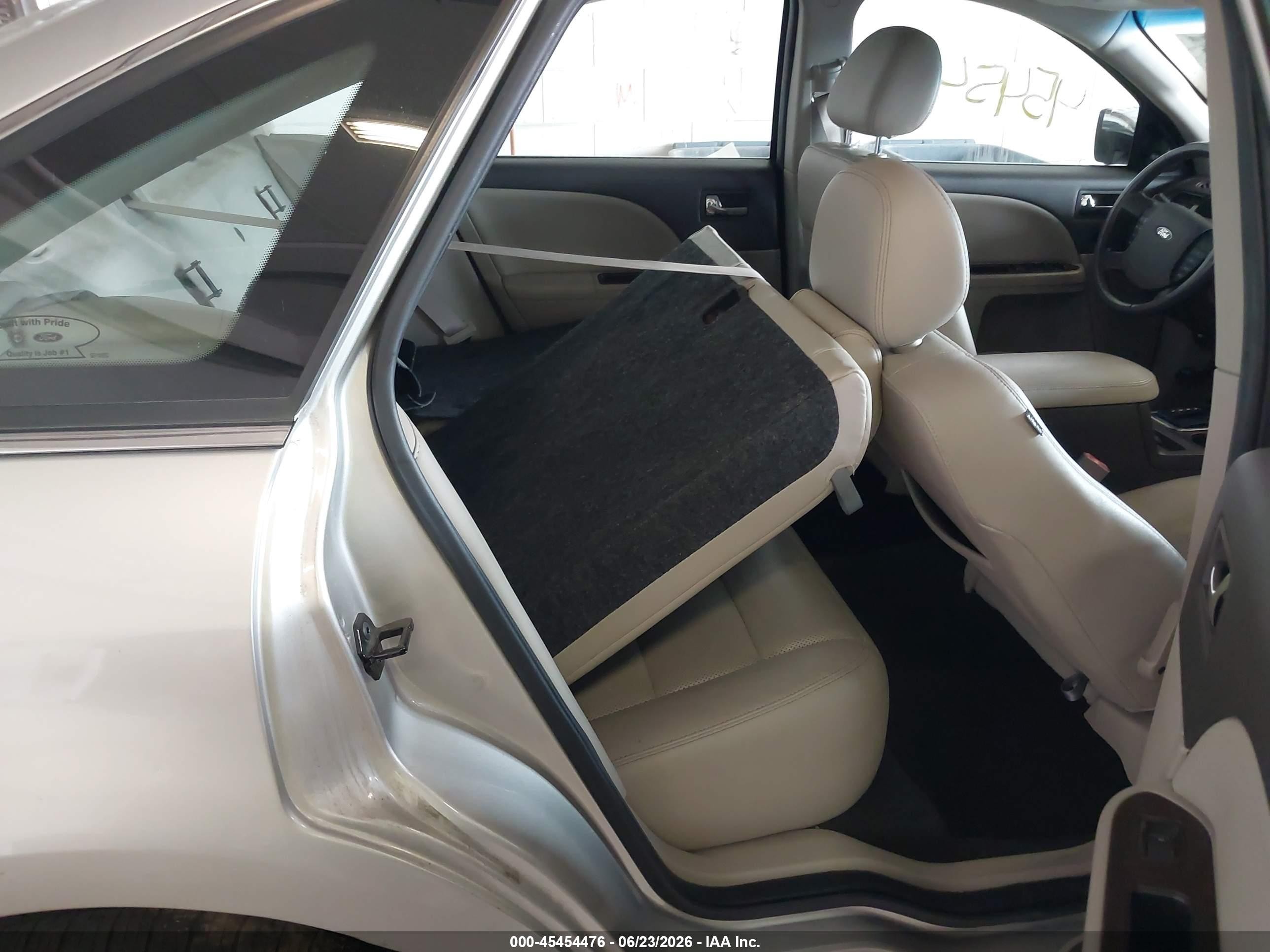 2008 Ford Taurus Limited Silver vin: 1FAHP28W98G134128