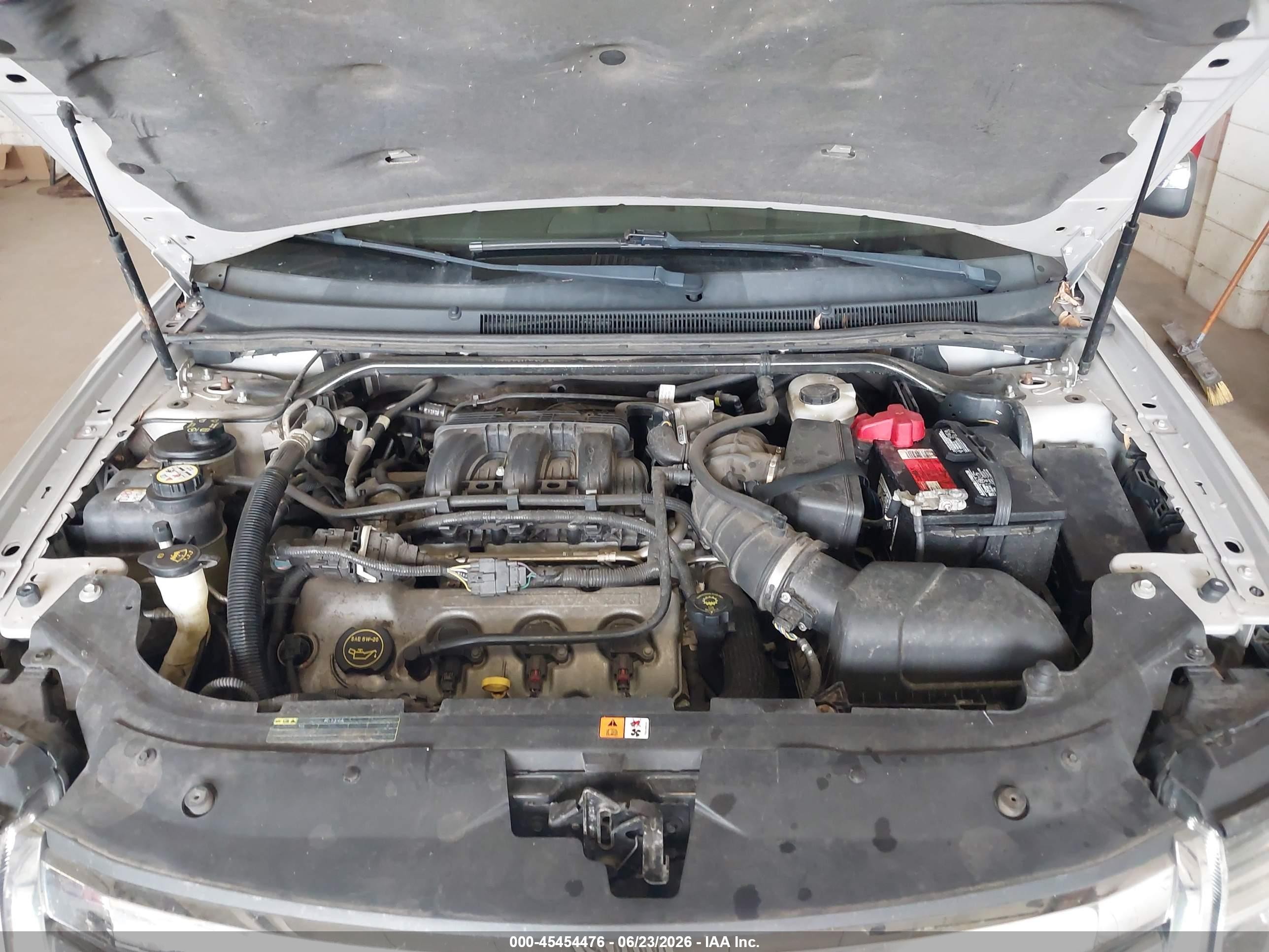 2008 Ford Taurus Limited Silver vin: 1FAHP28W98G134128