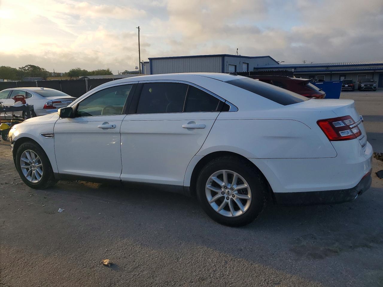2014 Ford Taurus Se Белый vin: 1FAHP2D80EG126759