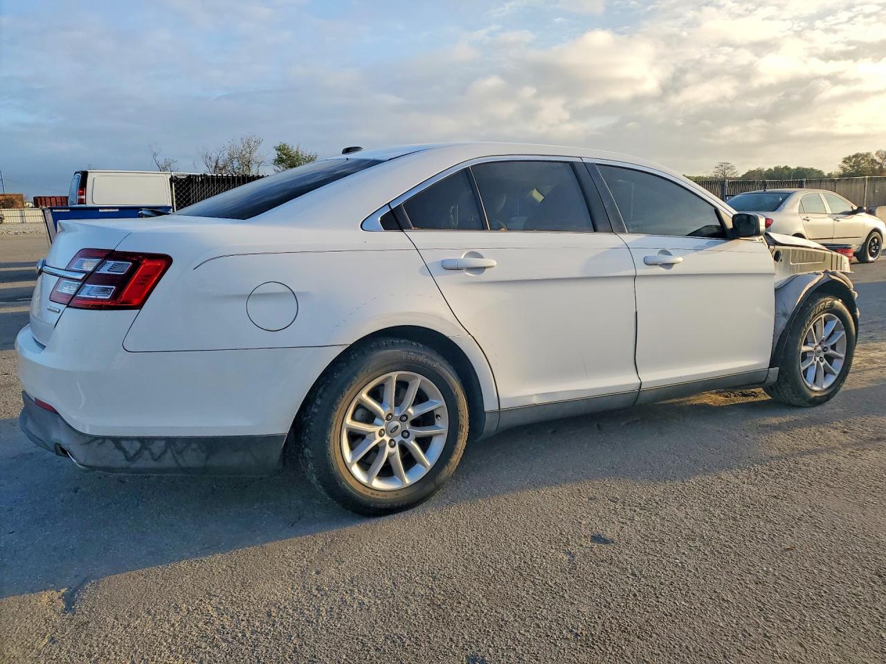 2014 Ford Taurus Se Белый vin: 1FAHP2D80EG126759