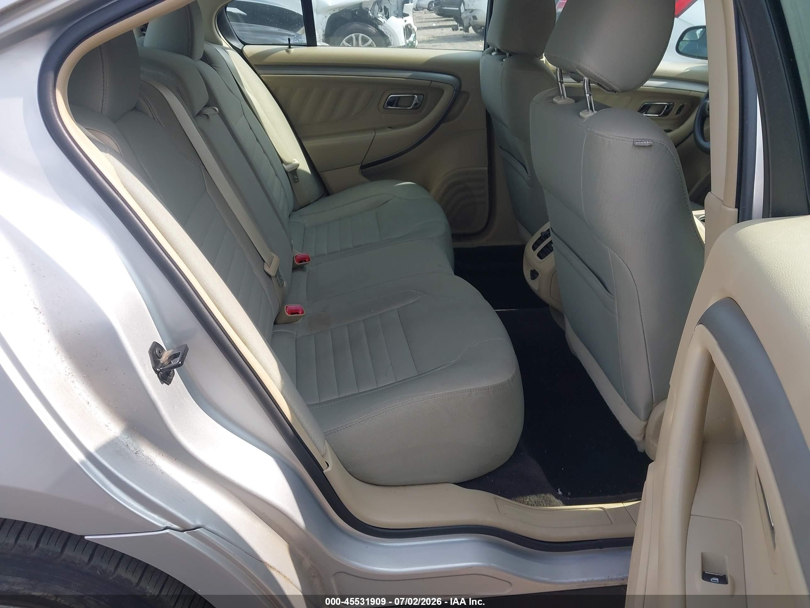2013 Ford Taurus Se Silver vin: 1FAHP2D81DG106468
