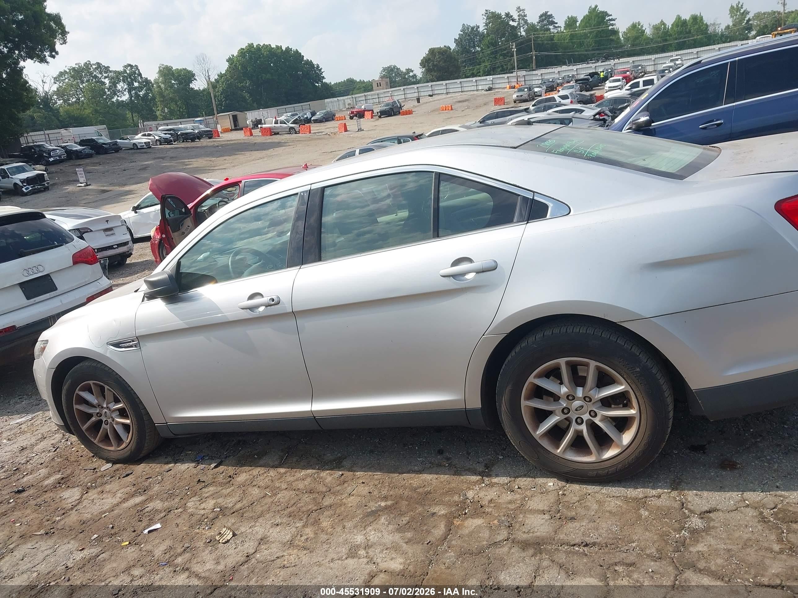 2013 Ford Taurus Se Silver vin: 1FAHP2D81DG106468