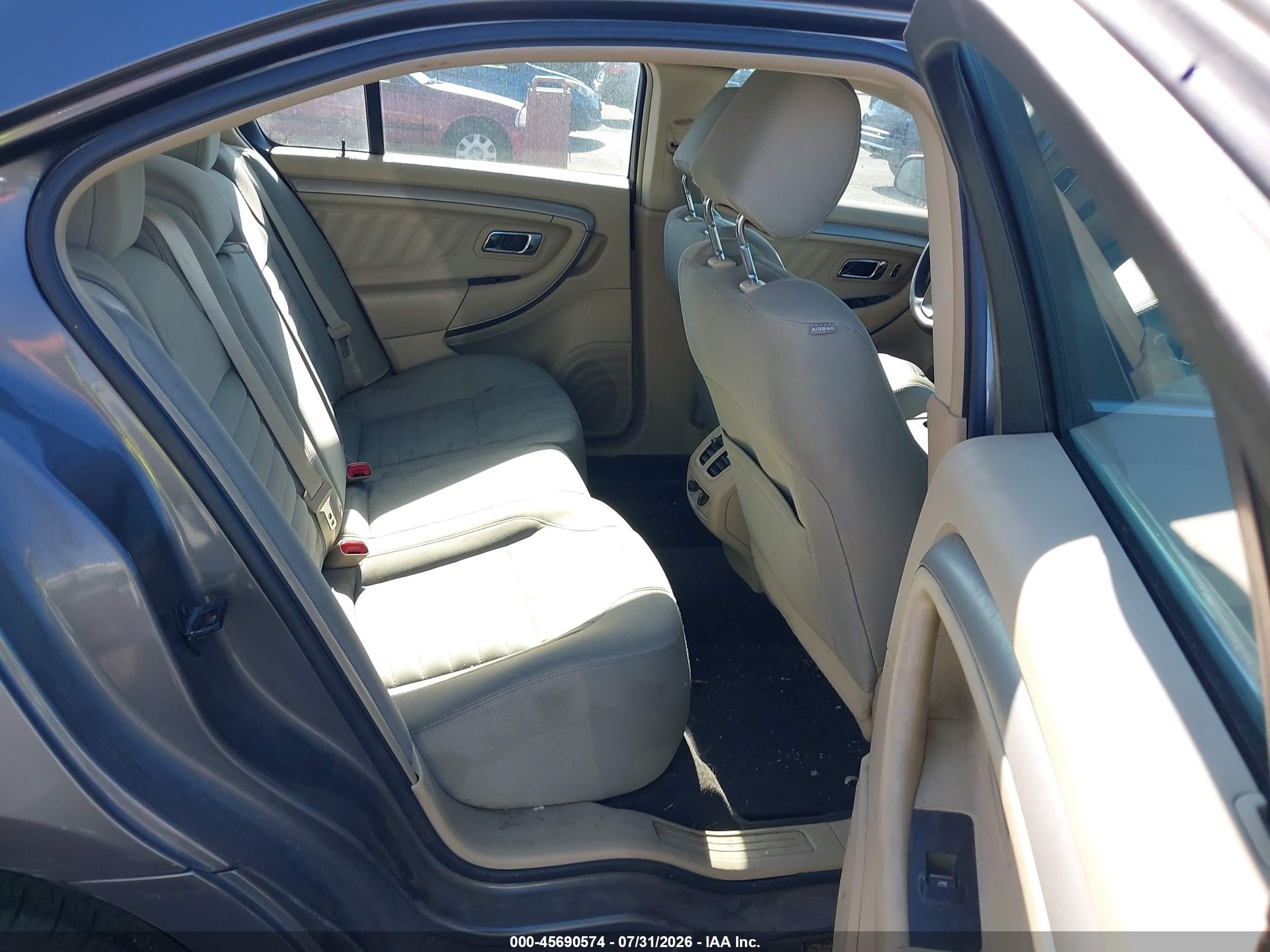 2013 Ford Taurus Se Серебряный vin: 1FAHP2D82DG101814