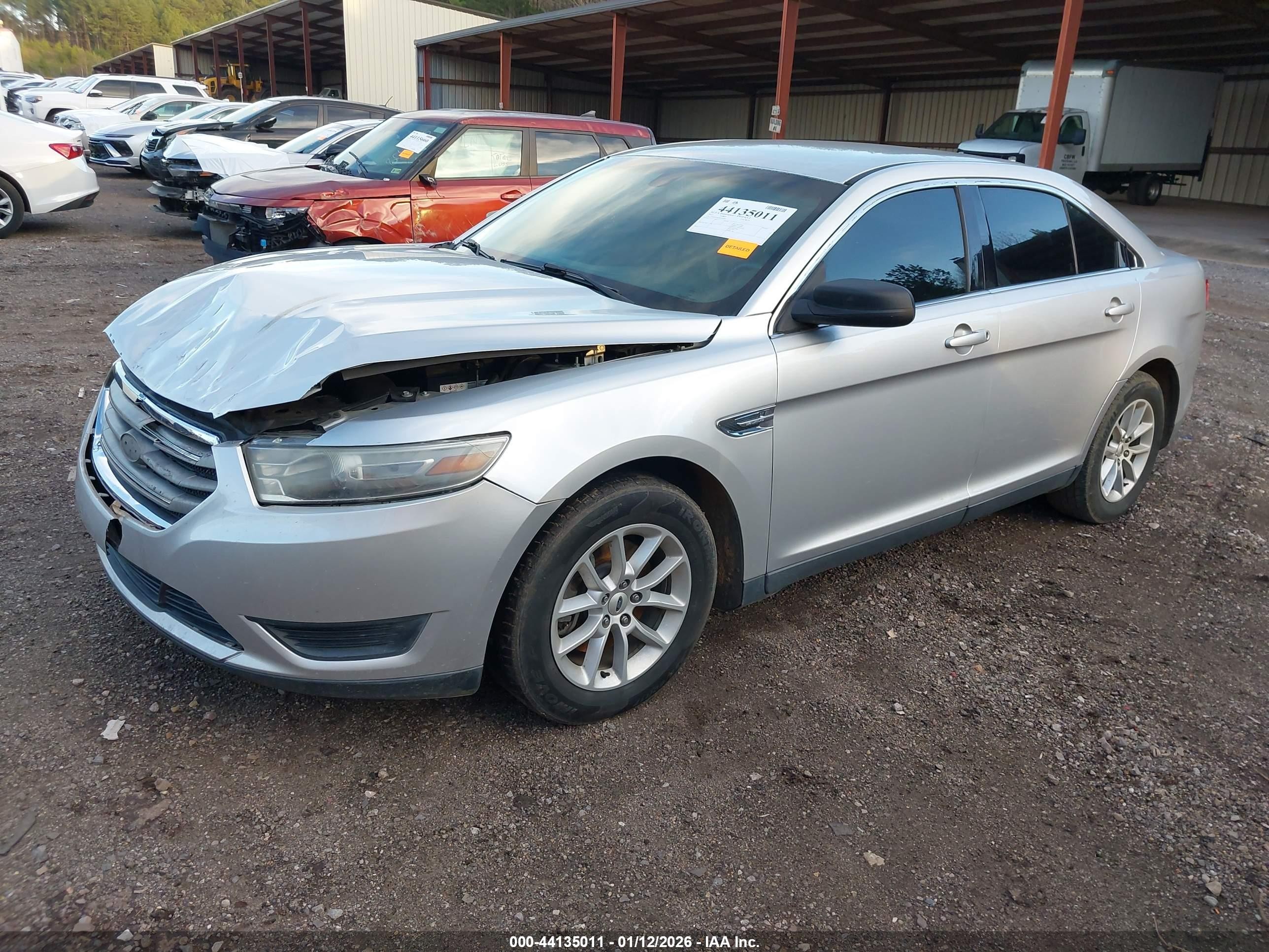 2013 Ford Taurus Se Серебряный vin: 1FAHP2D82DG181860
