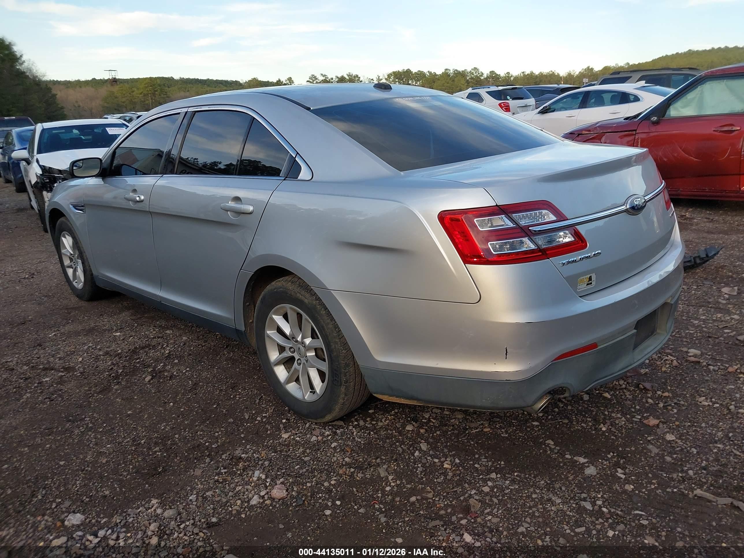 2013 Ford Taurus Se Серебряный vin: 1FAHP2D82DG181860