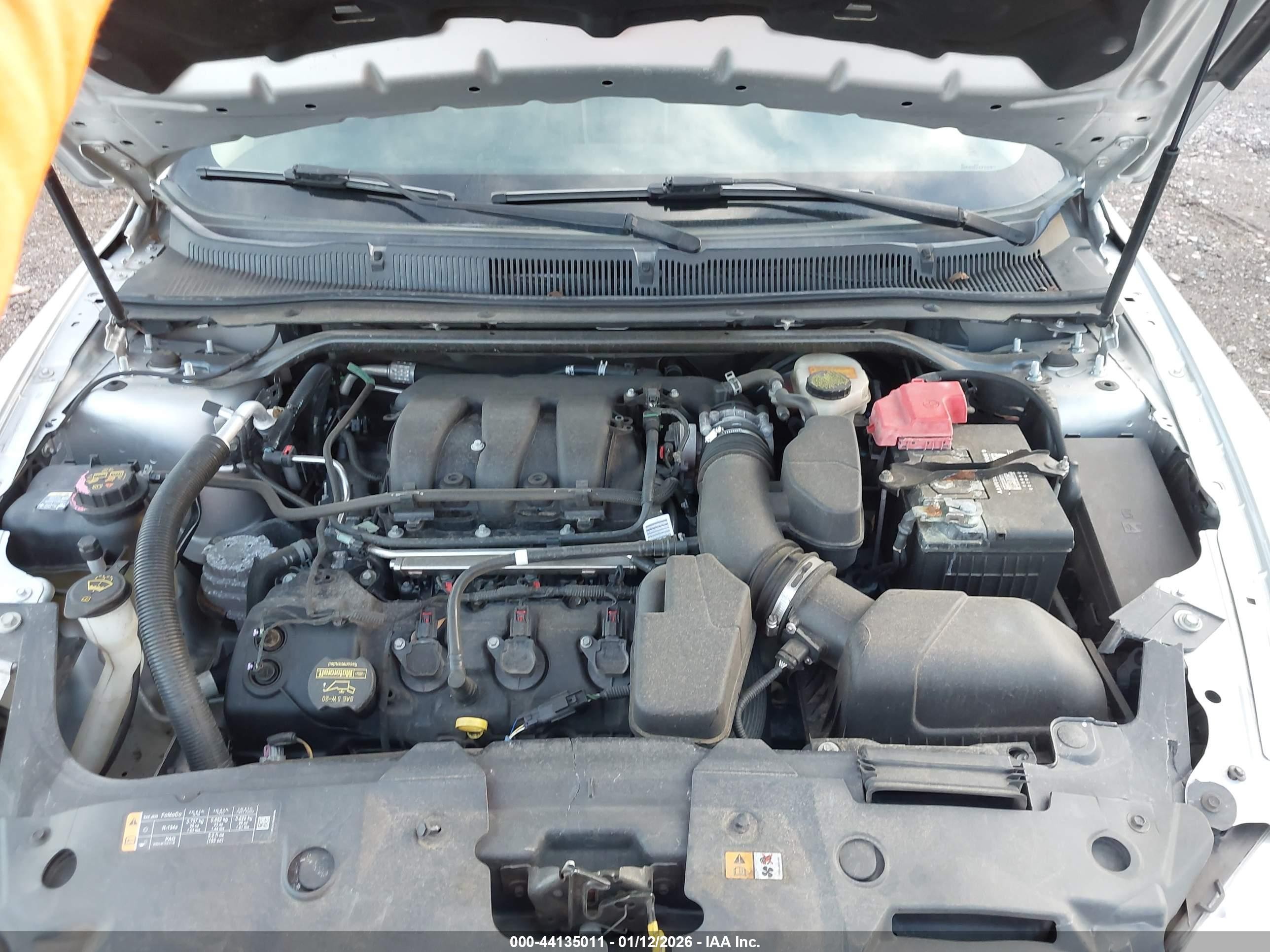 2013 Ford Taurus Se Серебряный vin: 1FAHP2D82DG181860