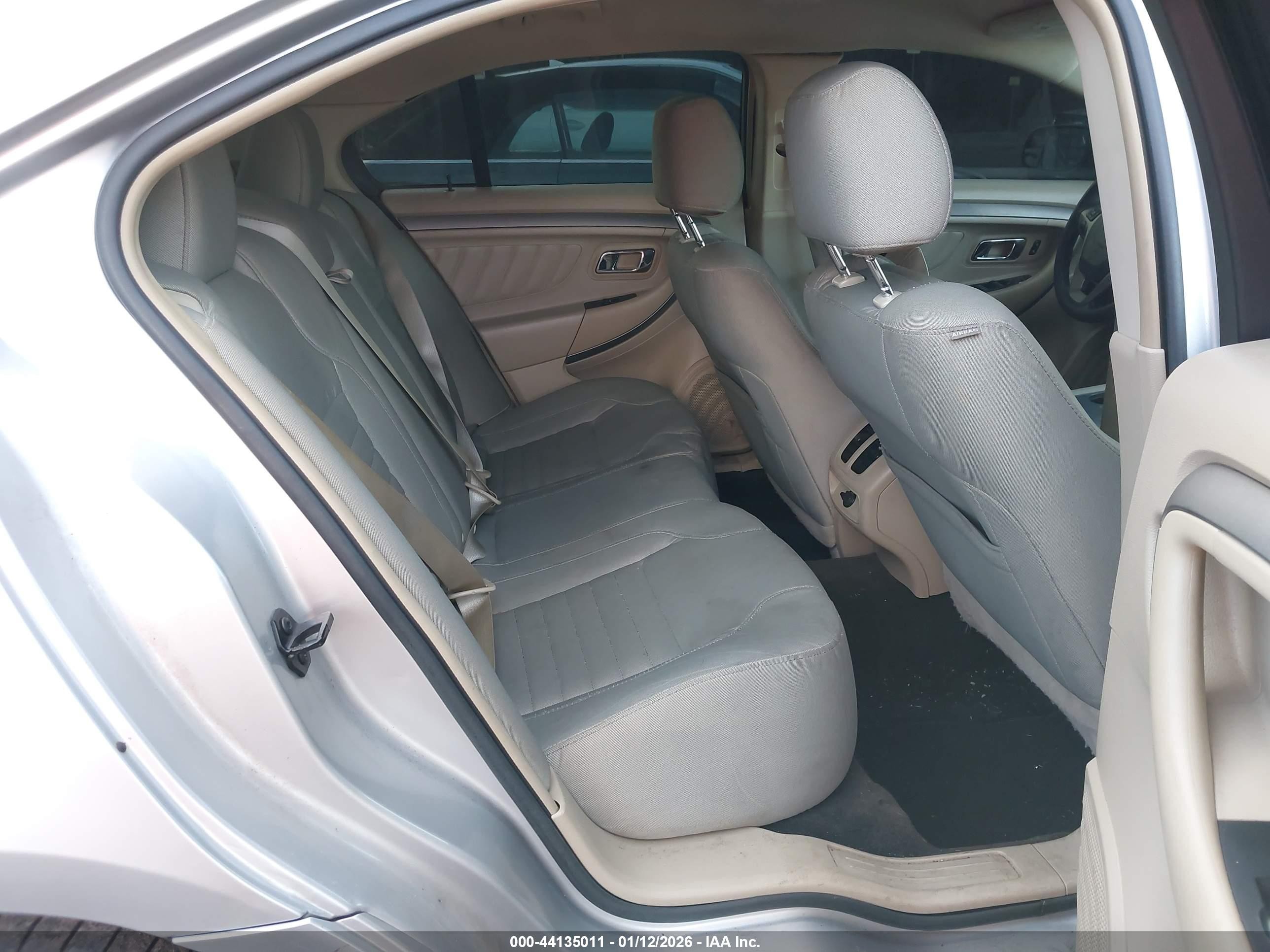 2013 Ford Taurus Se Серебряный vin: 1FAHP2D82DG181860