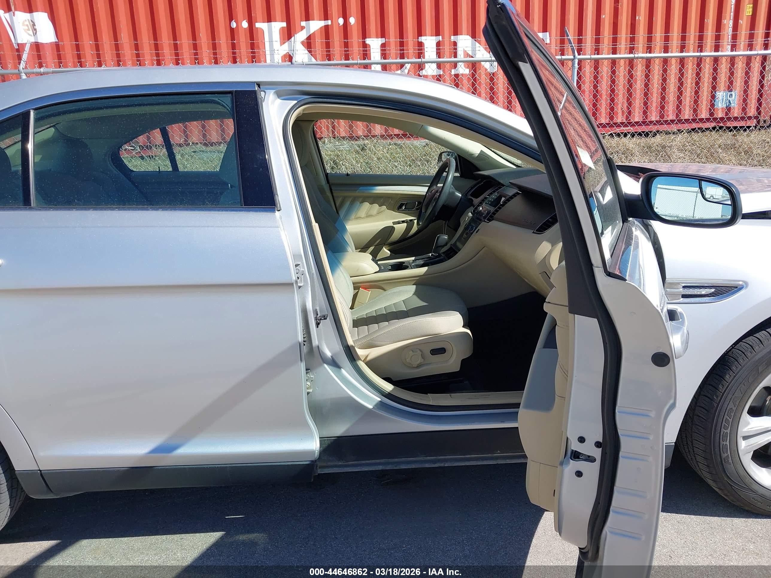 2015 Ford Taurus Se Silver vin: 1FAHP2D82FG159876