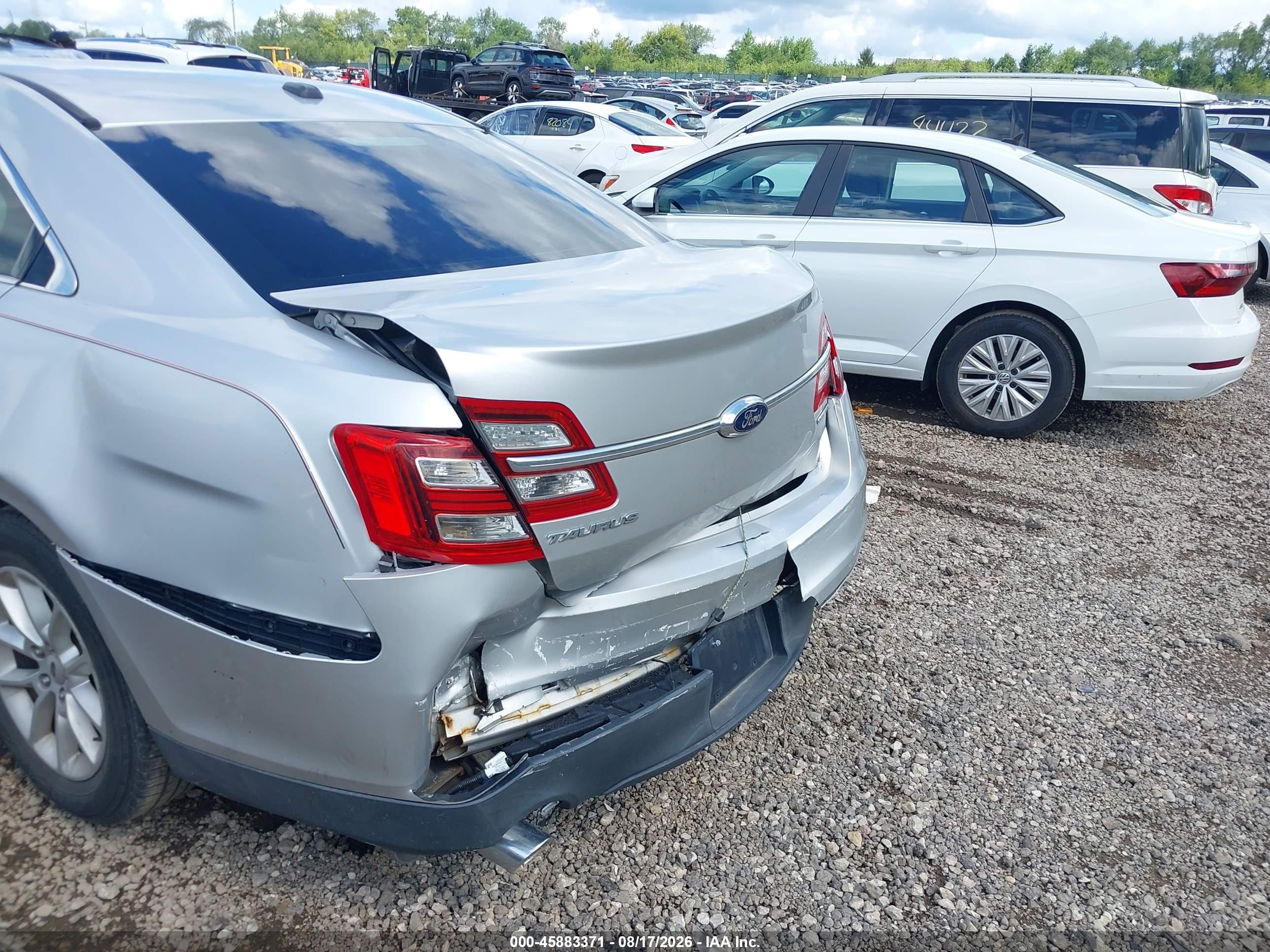 2015 Ford Taurus Se Silver vin: 1FAHP2D83FG121377