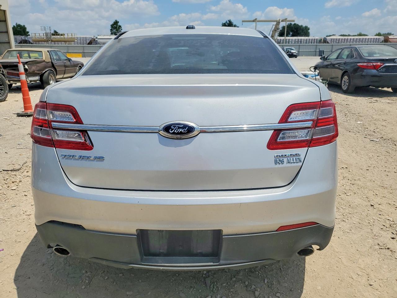 2015 Ford Taurus Se Серебряный vin: 1FAHP2D83FG126126