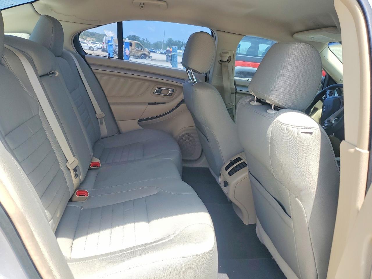 2015 Ford Taurus Se Серебряный vin: 1FAHP2D83FG126126