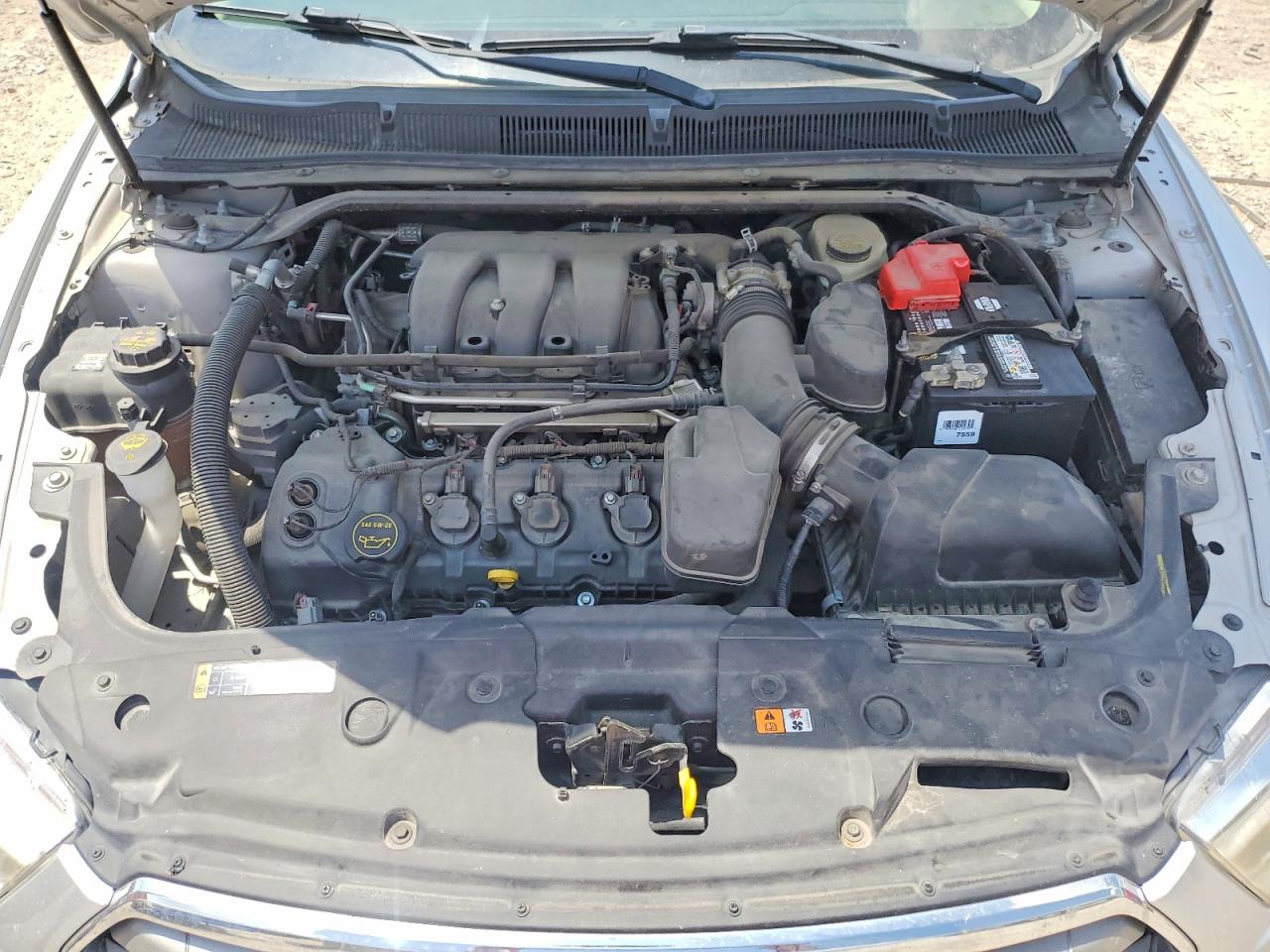 2015 Ford Taurus Se Серебряный vin: 1FAHP2D83FG126126