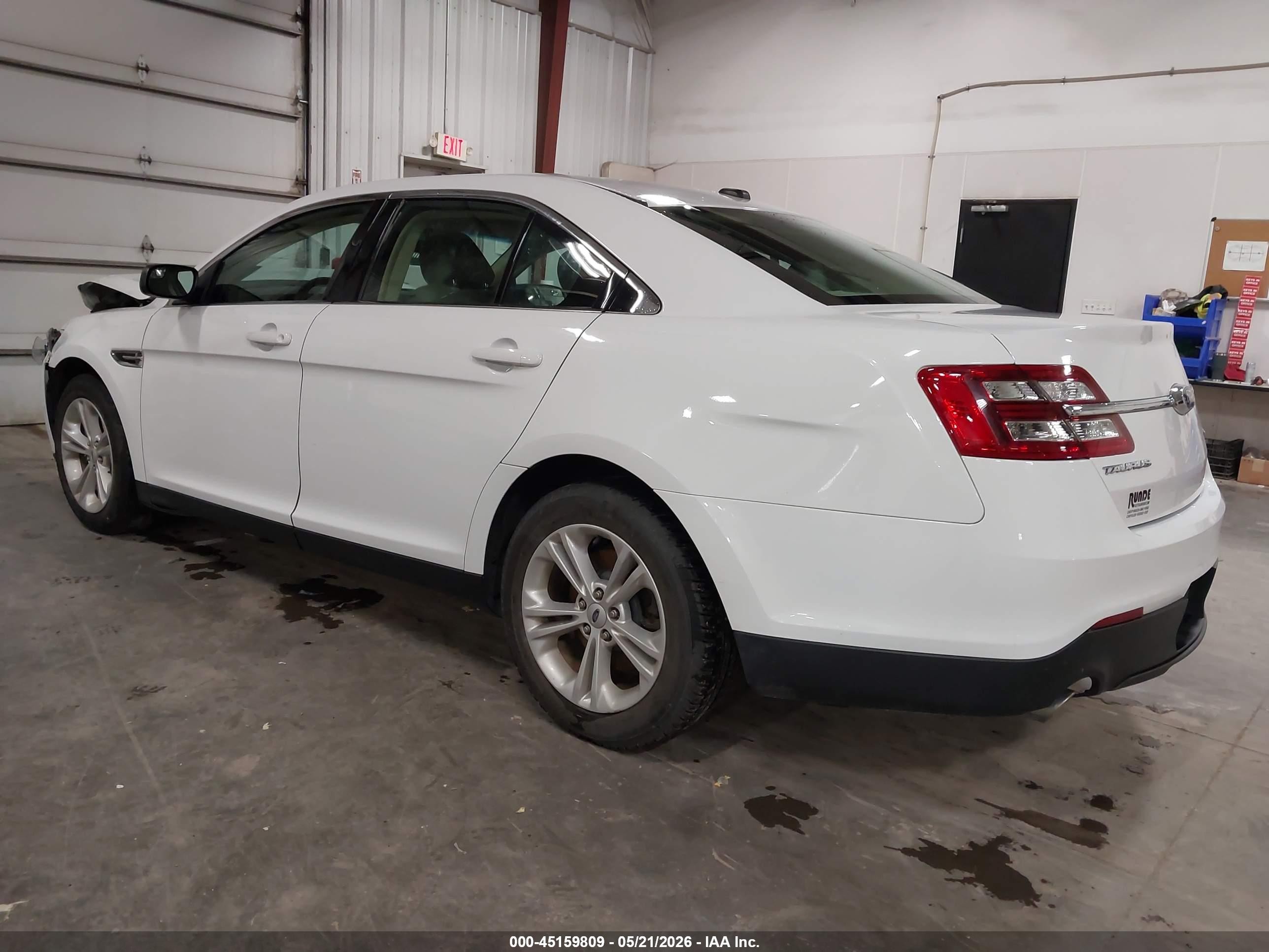 2017 Ford Taurus Se Белый vin: 1FAHP2D84HG128714
