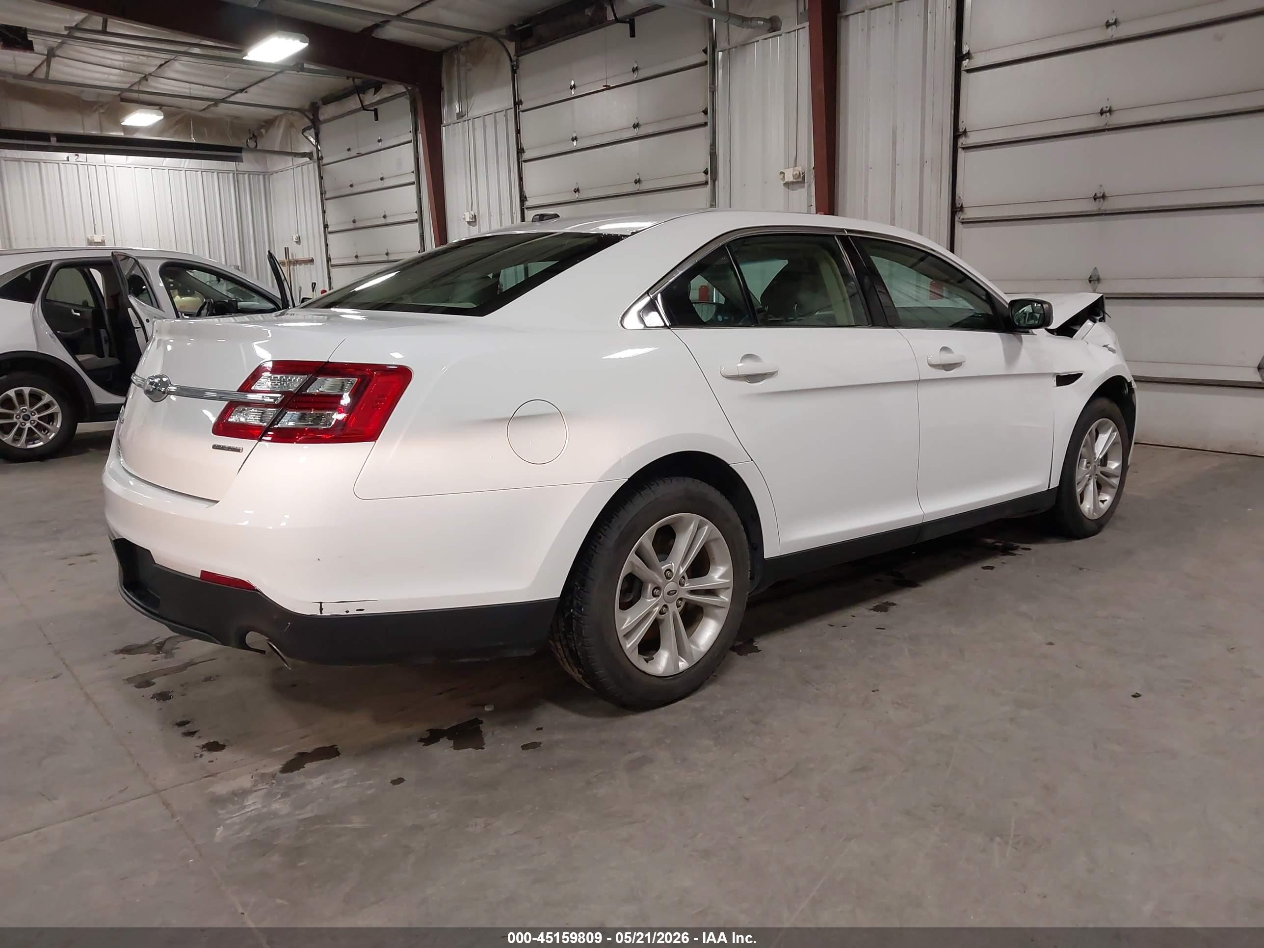 2017 Ford Taurus Se Белый vin: 1FAHP2D84HG128714