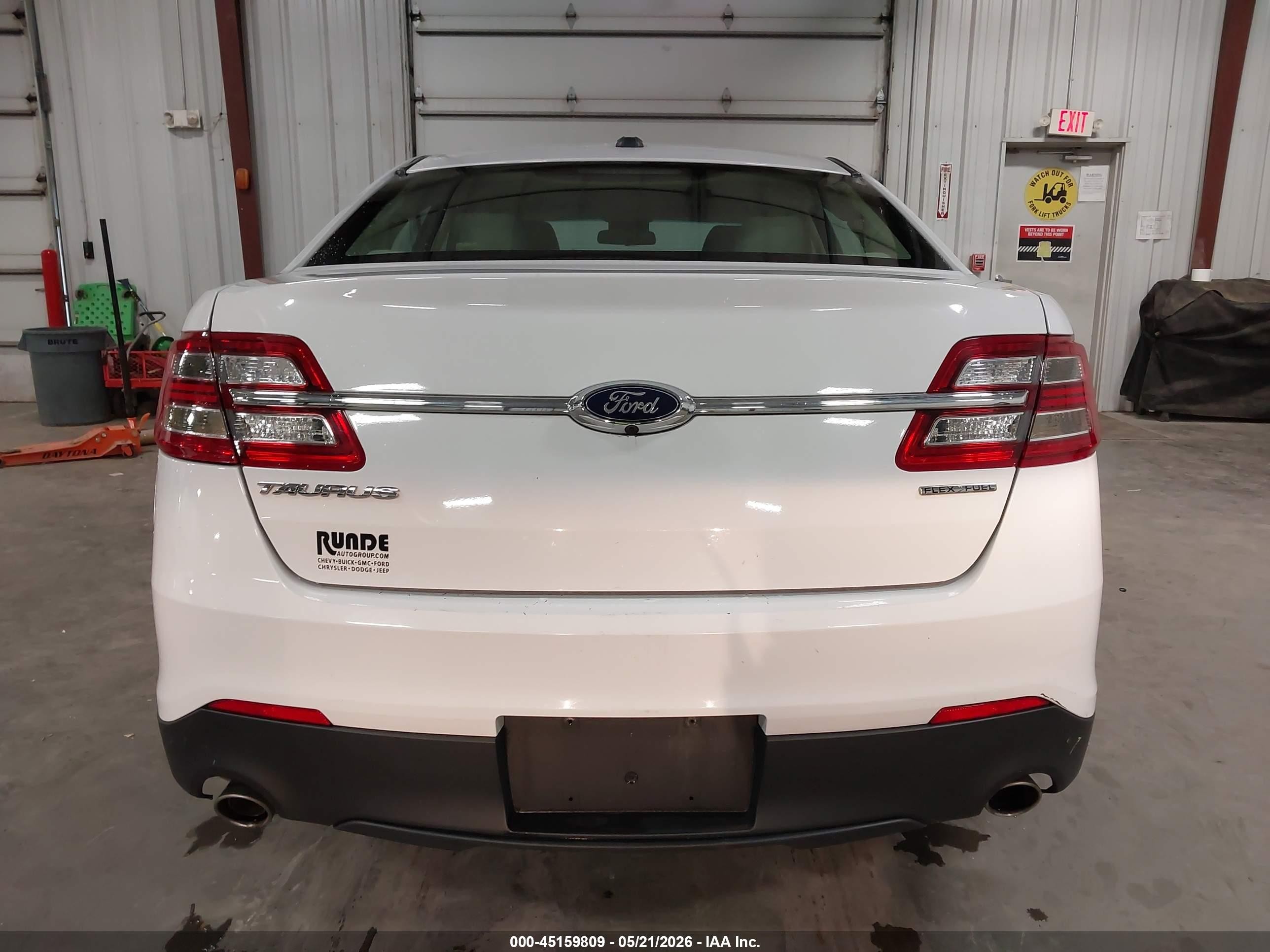 2017 Ford Taurus Se Белый vin: 1FAHP2D84HG128714