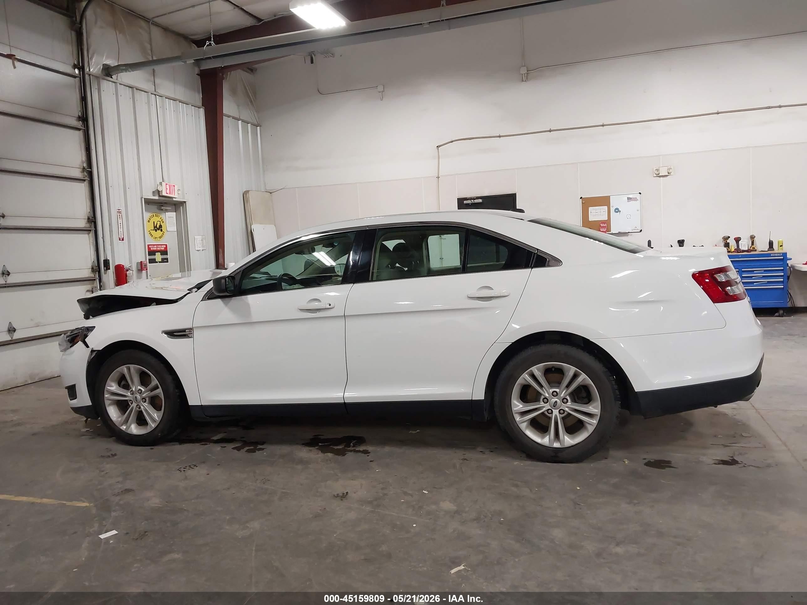 2017 Ford Taurus Se Белый vin: 1FAHP2D84HG128714