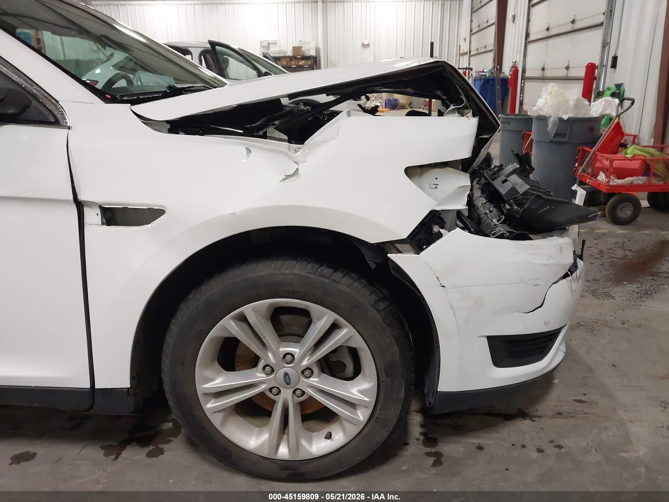 2017 Ford Taurus Se Белый vin: 1FAHP2D84HG128714