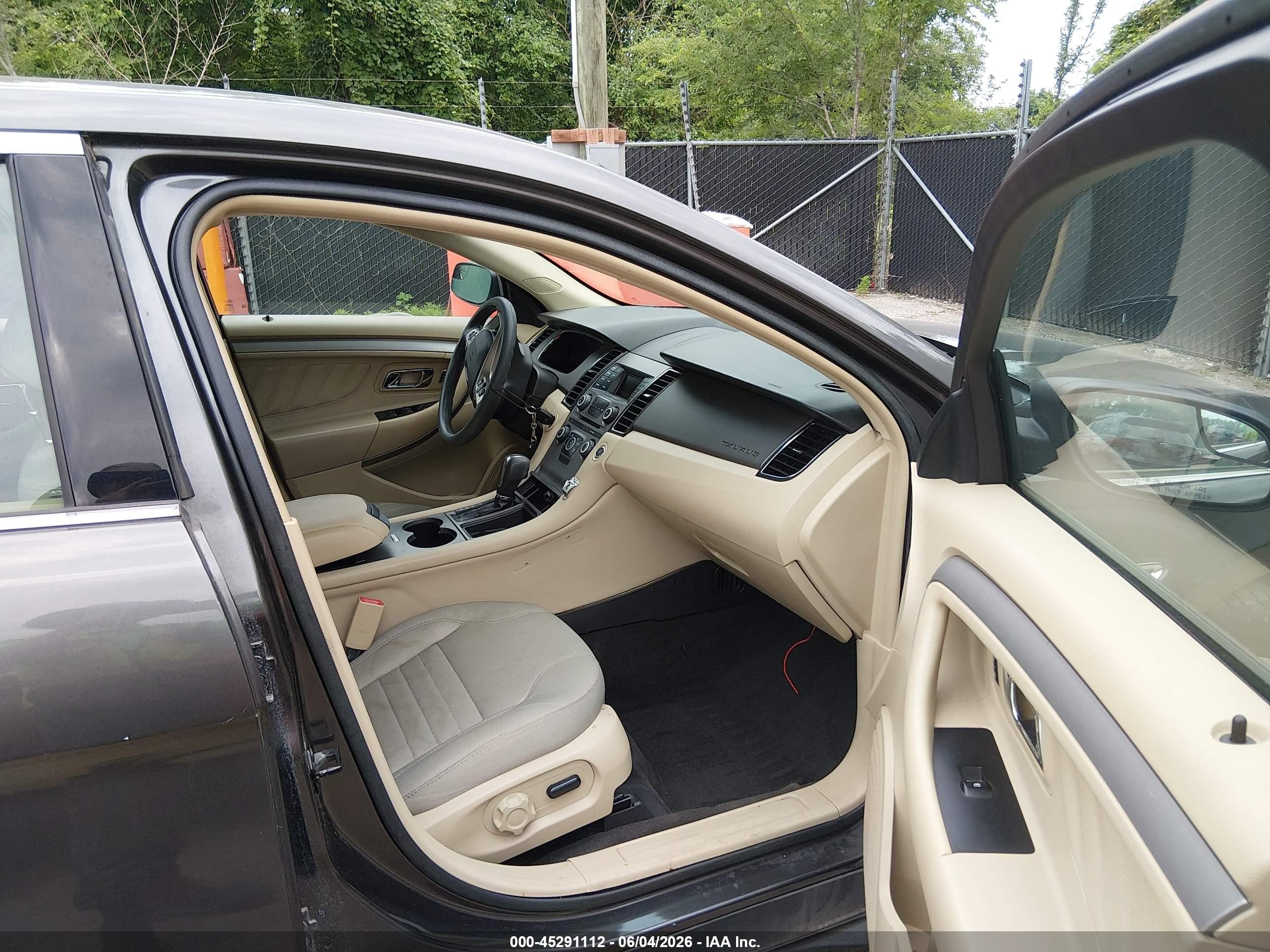 2015 Ford Taurus Se Gray vin: 1FAHP2D85FG132011