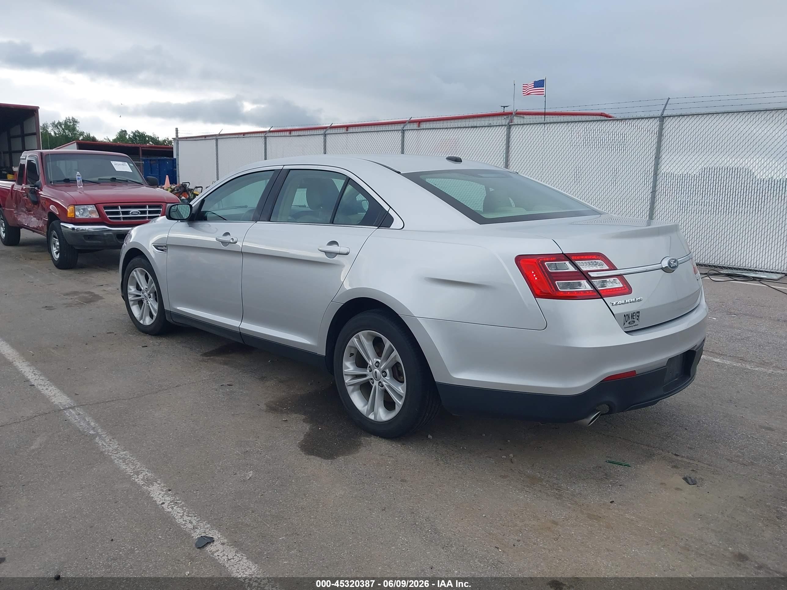 2015 Ford Taurus Se Silver vin: 1FAHP2D86FG172677
