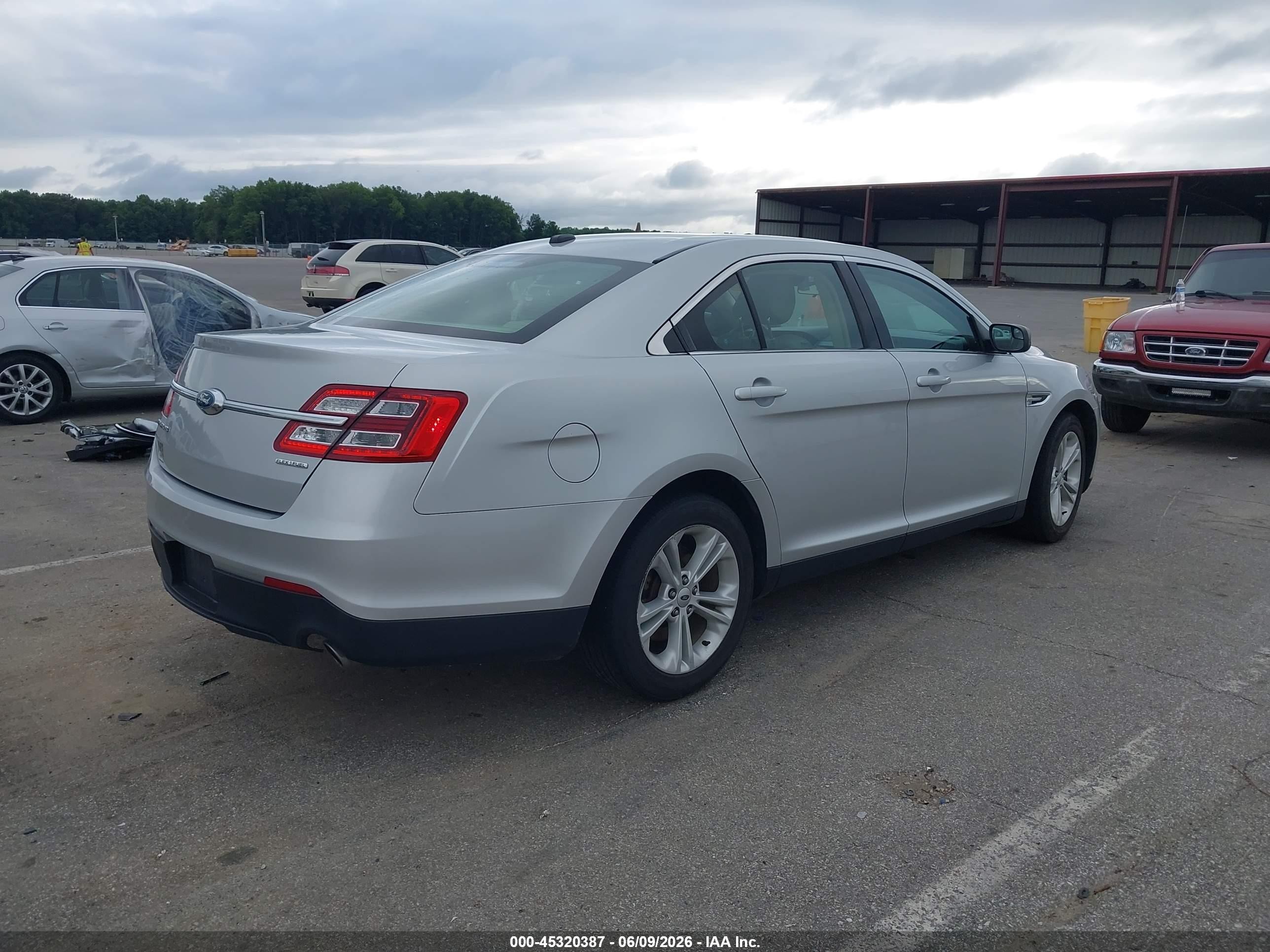 2015 Ford Taurus Se Silver vin: 1FAHP2D86FG172677