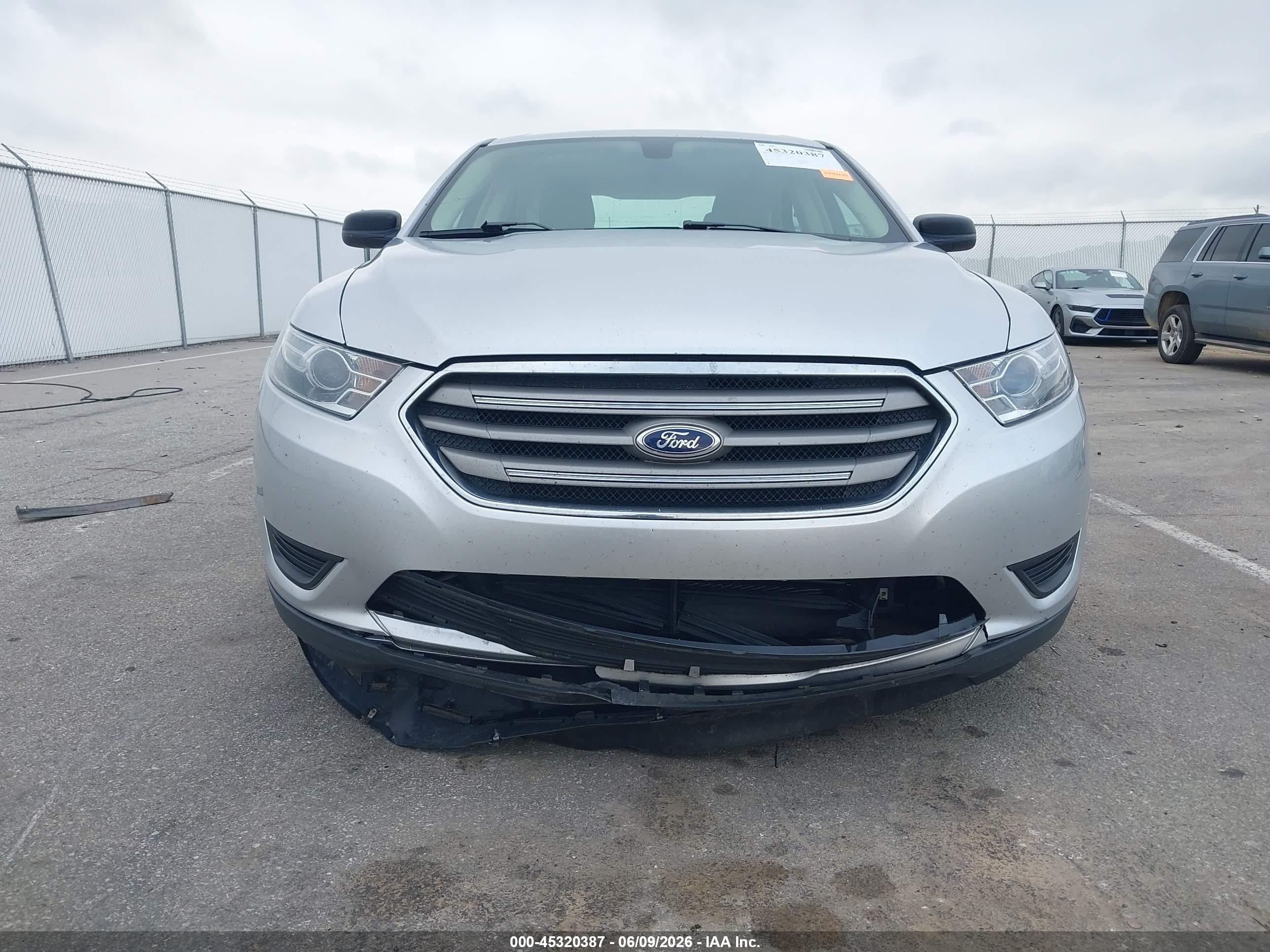 2015 Ford Taurus Se Silver vin: 1FAHP2D86FG172677