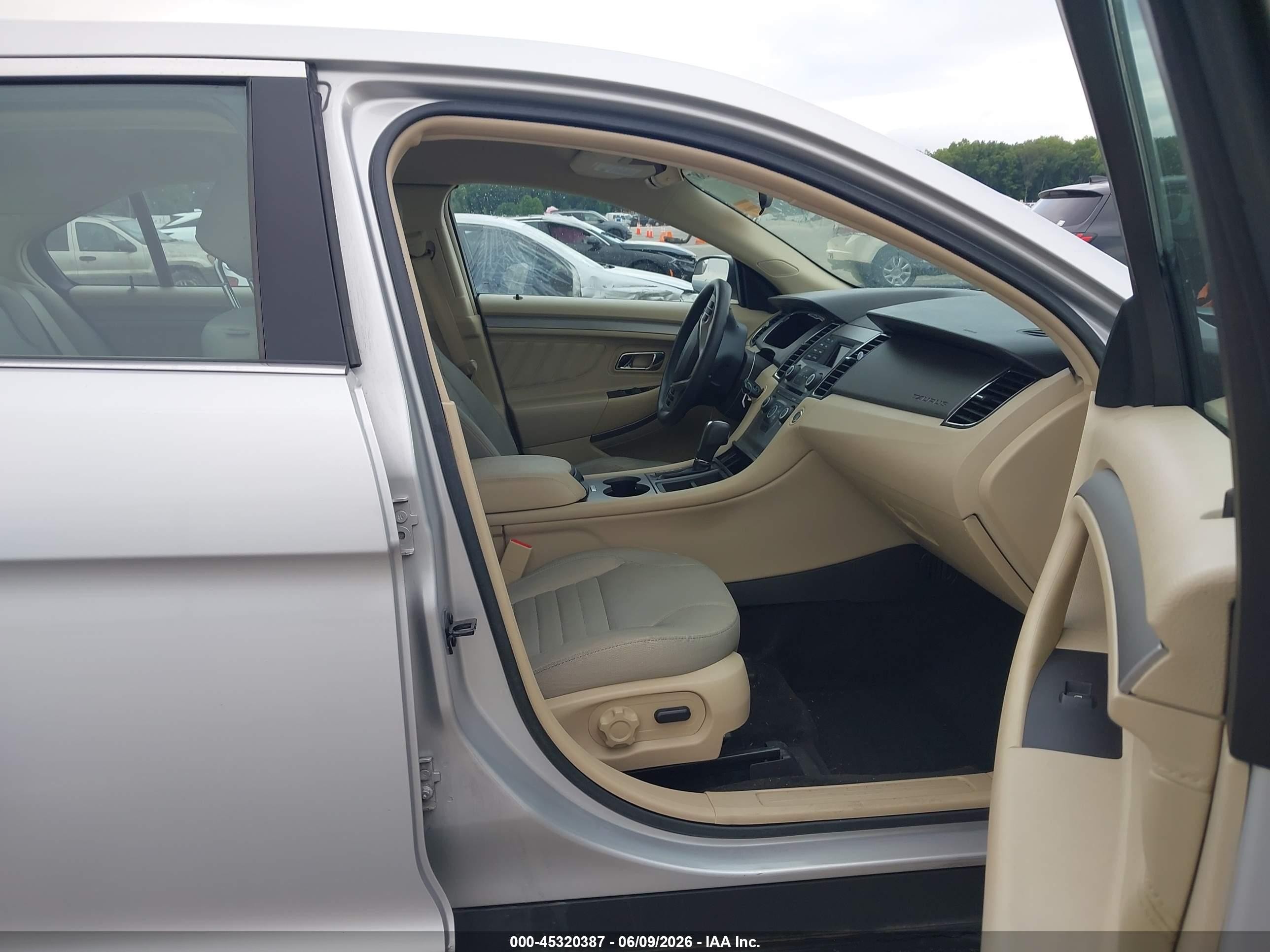 2015 Ford Taurus Se Silver vin: 1FAHP2D86FG172677