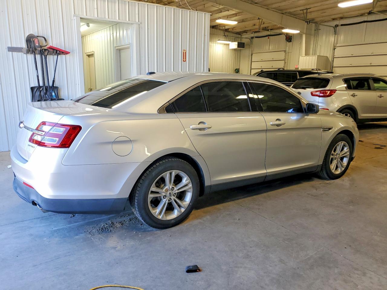 2015 Ford Taurus Se Silver vin: 1FAHP2D87FG133421