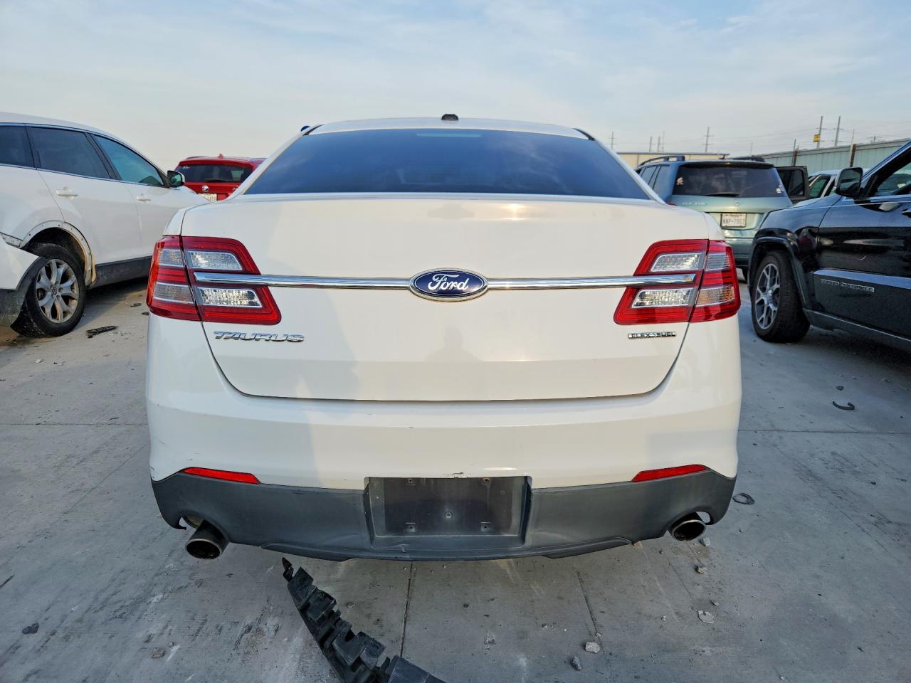 2013 Ford Taurus Se White vin: 1FAHP2D88DG130301