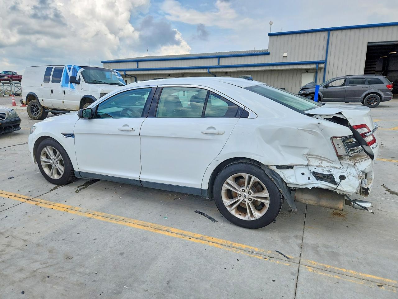 2015 Ford Taurus Se White vin: 1FAHP2D88FG200186