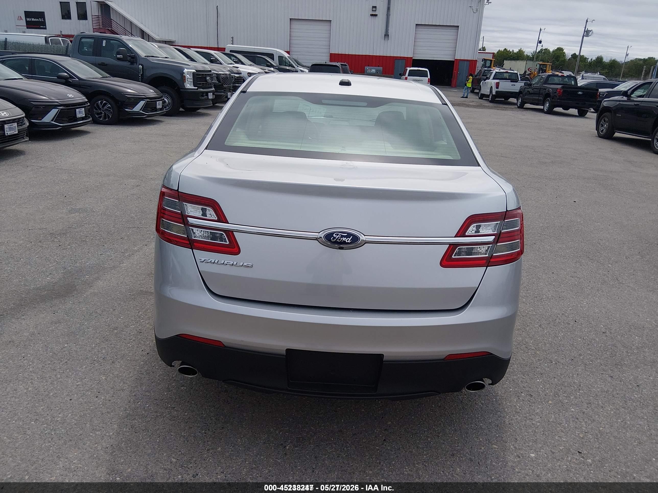 2018 Ford Taurus Se Silver vin: 1FAHP2D89JG141285