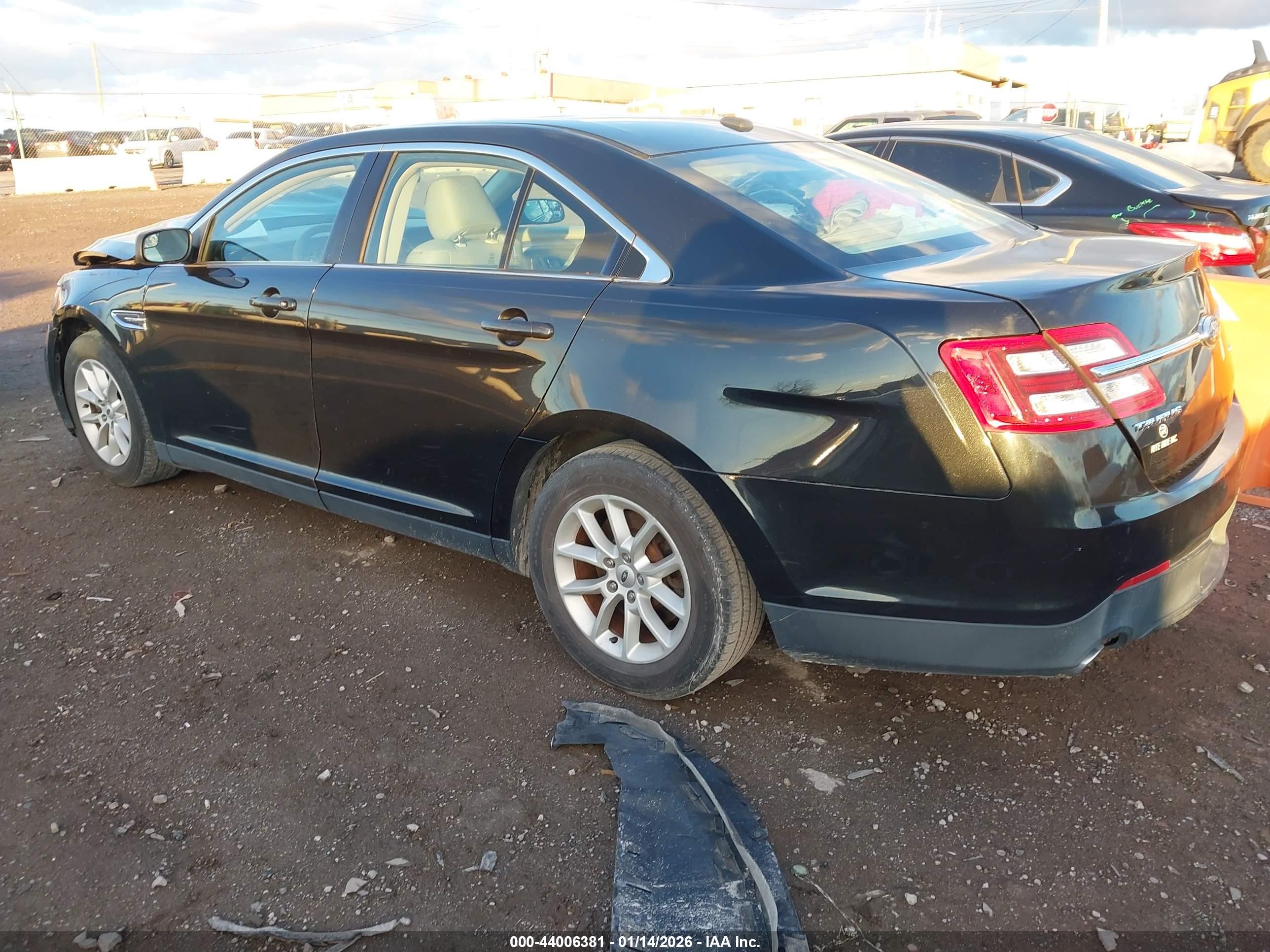 2014 Ford Taurus Se Черный vin: 1FAHP2D8XEG130818