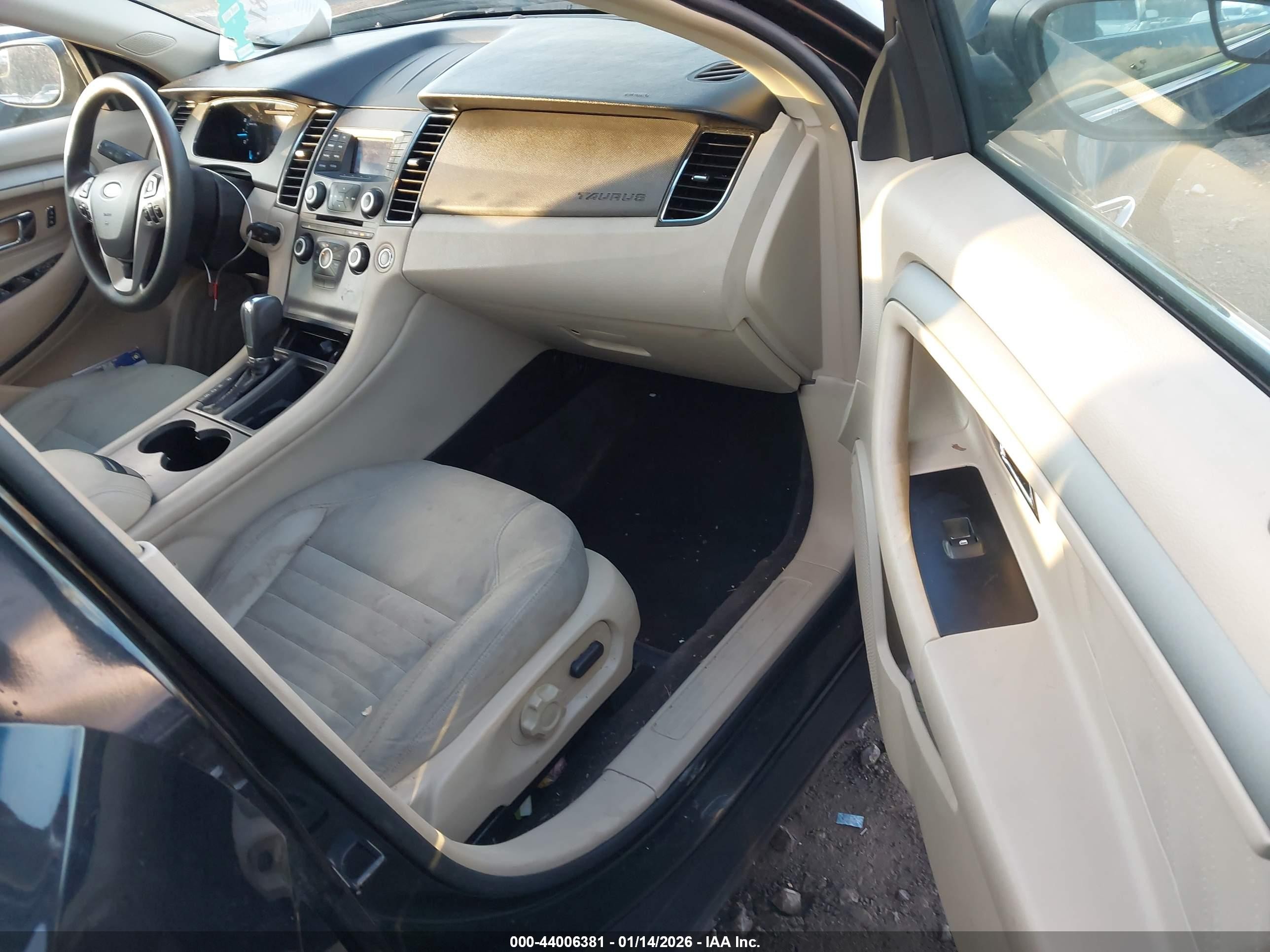 2014 Ford Taurus Se Черный vin: 1FAHP2D8XEG130818