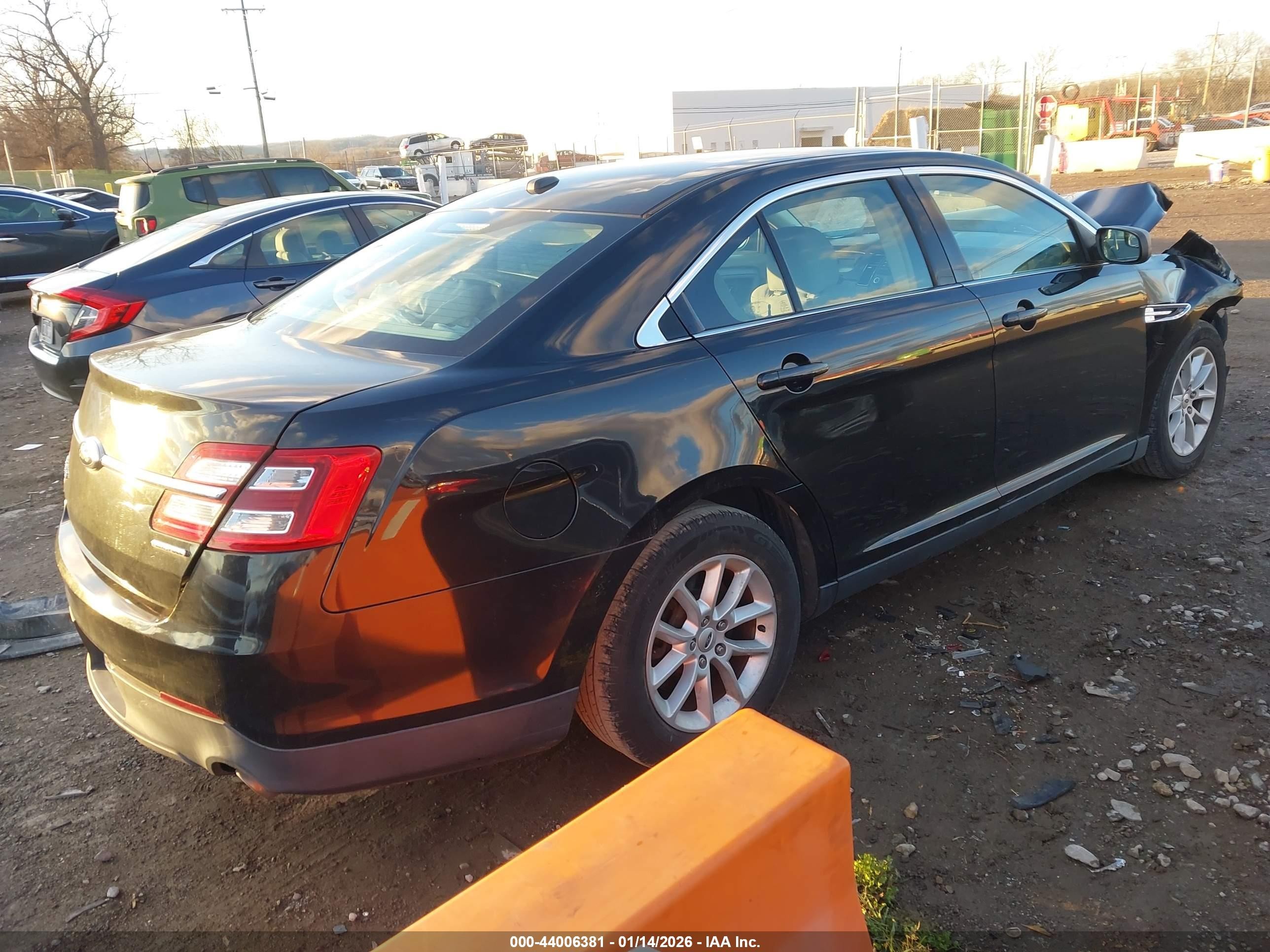 2014 Ford Taurus Se Черный vin: 1FAHP2D8XEG130818