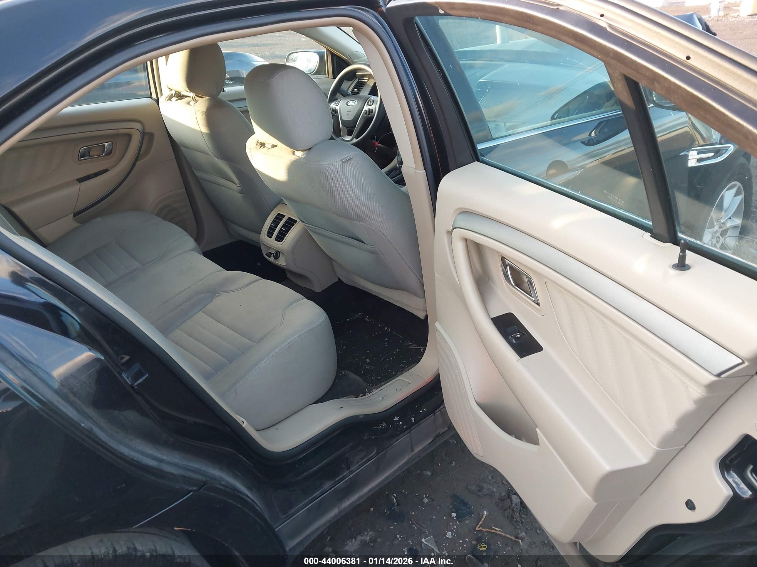 2014 Ford Taurus Se Черный vin: 1FAHP2D8XEG130818