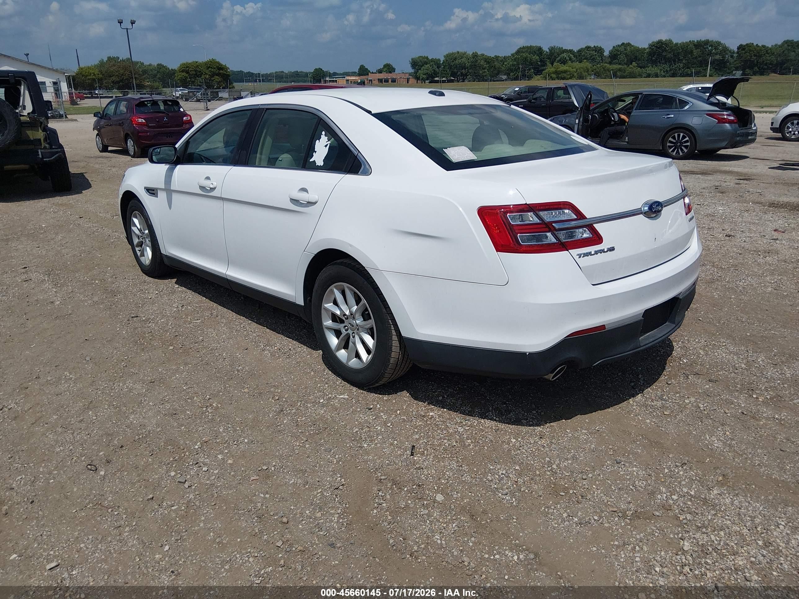 2015 Ford Taurus Se White vin: 1FAHP2D8XFG115091