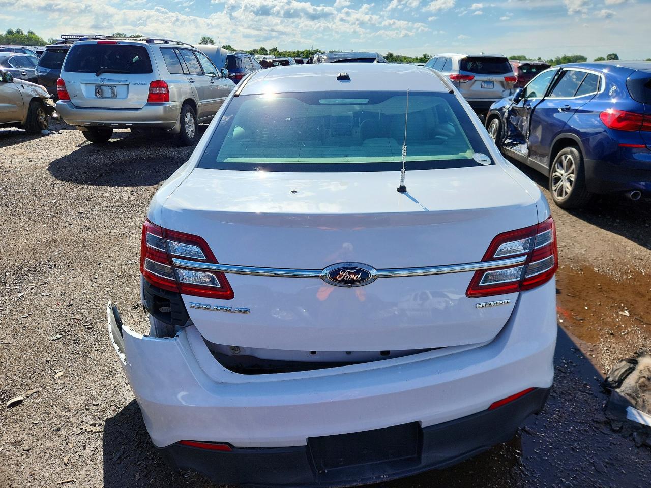 2015 Ford Taurus Se White vin: 1FAHP2D8XFG173153