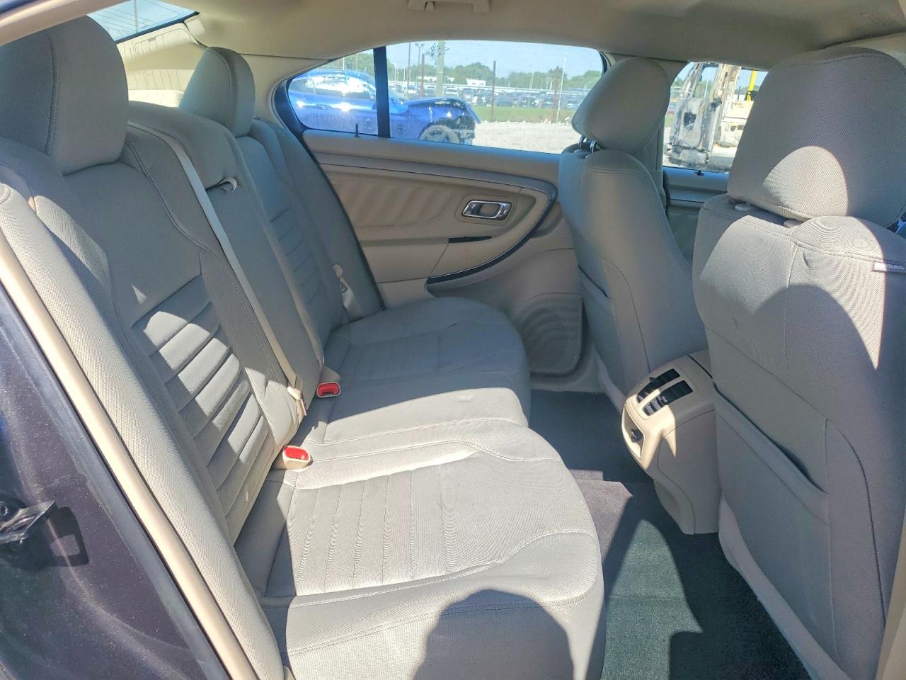 2015 Ford Taurus Se Серый vin: 1FAHP2D8XFG208337