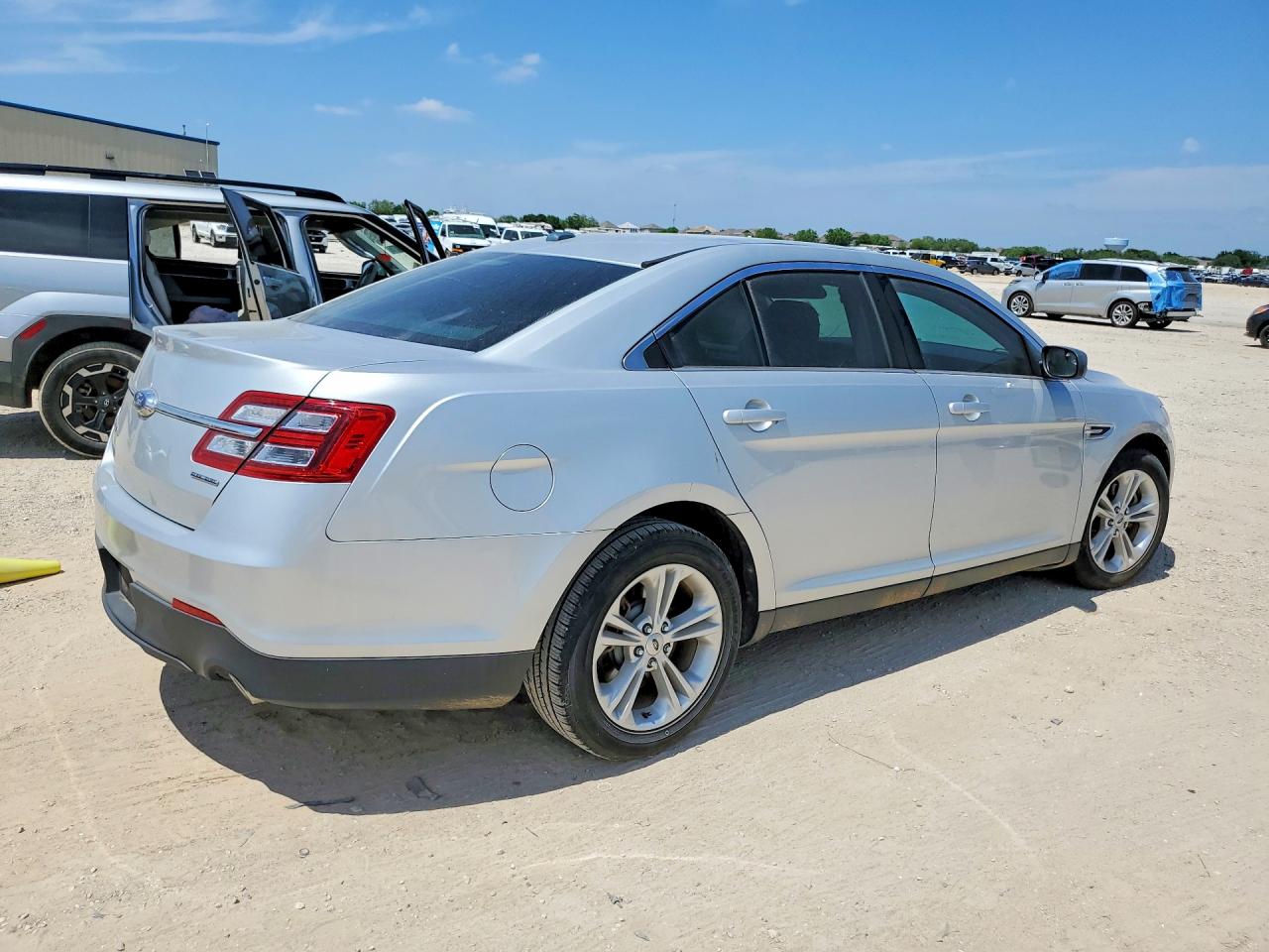 2016 Ford Taurus Se Silver vin: 1FAHP2D8XGG149128