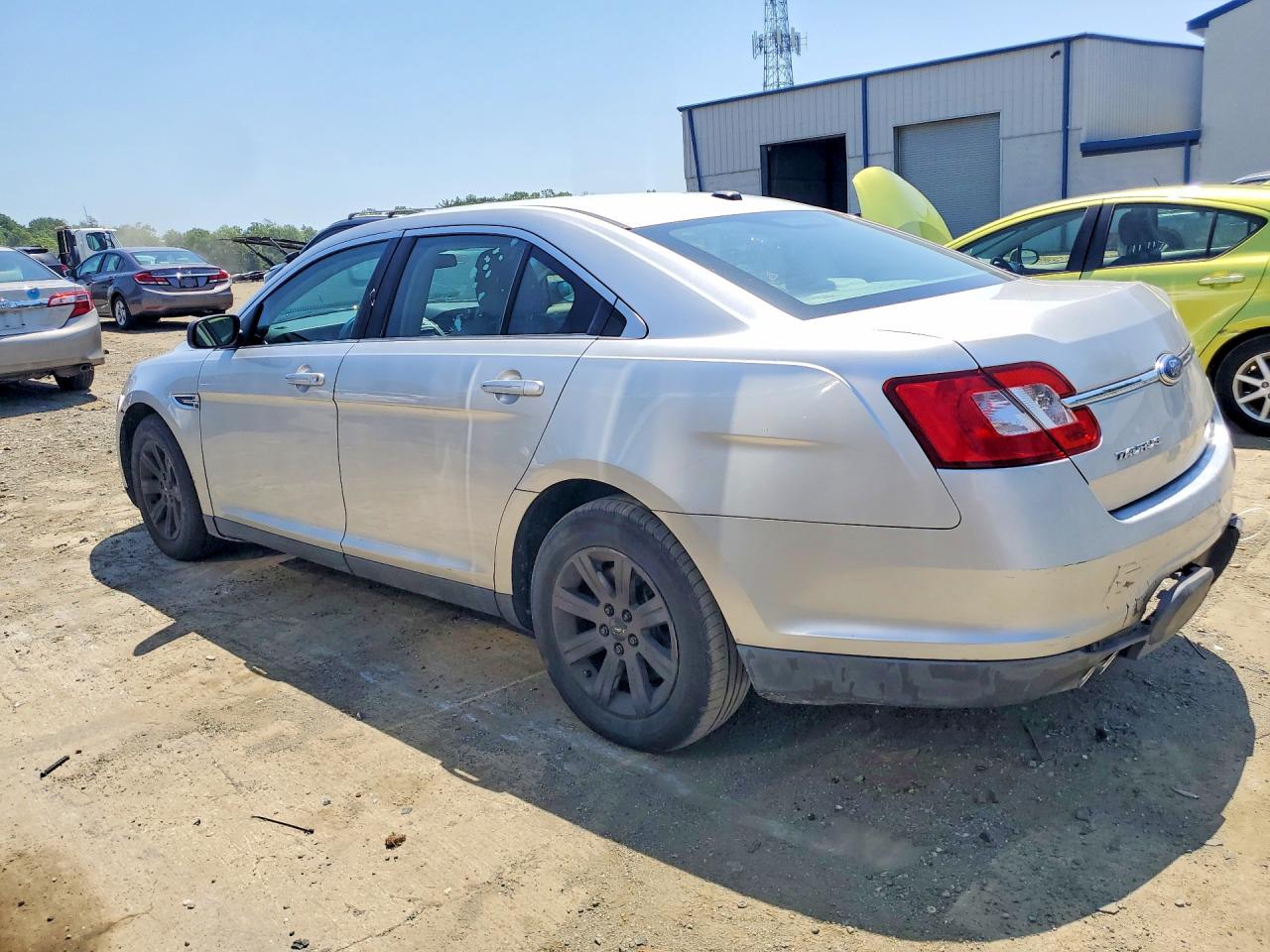2010 Ford Taurus Se Silver vin: 1FAHP2DW0AG131453