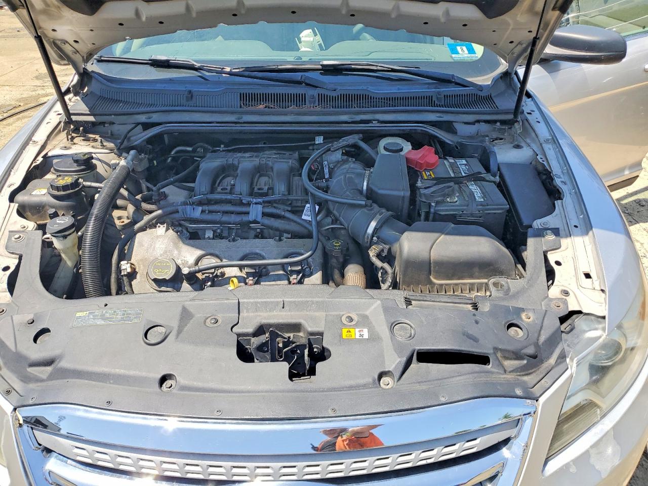 2010 Ford Taurus Se Silver vin: 1FAHP2DW0AG131453