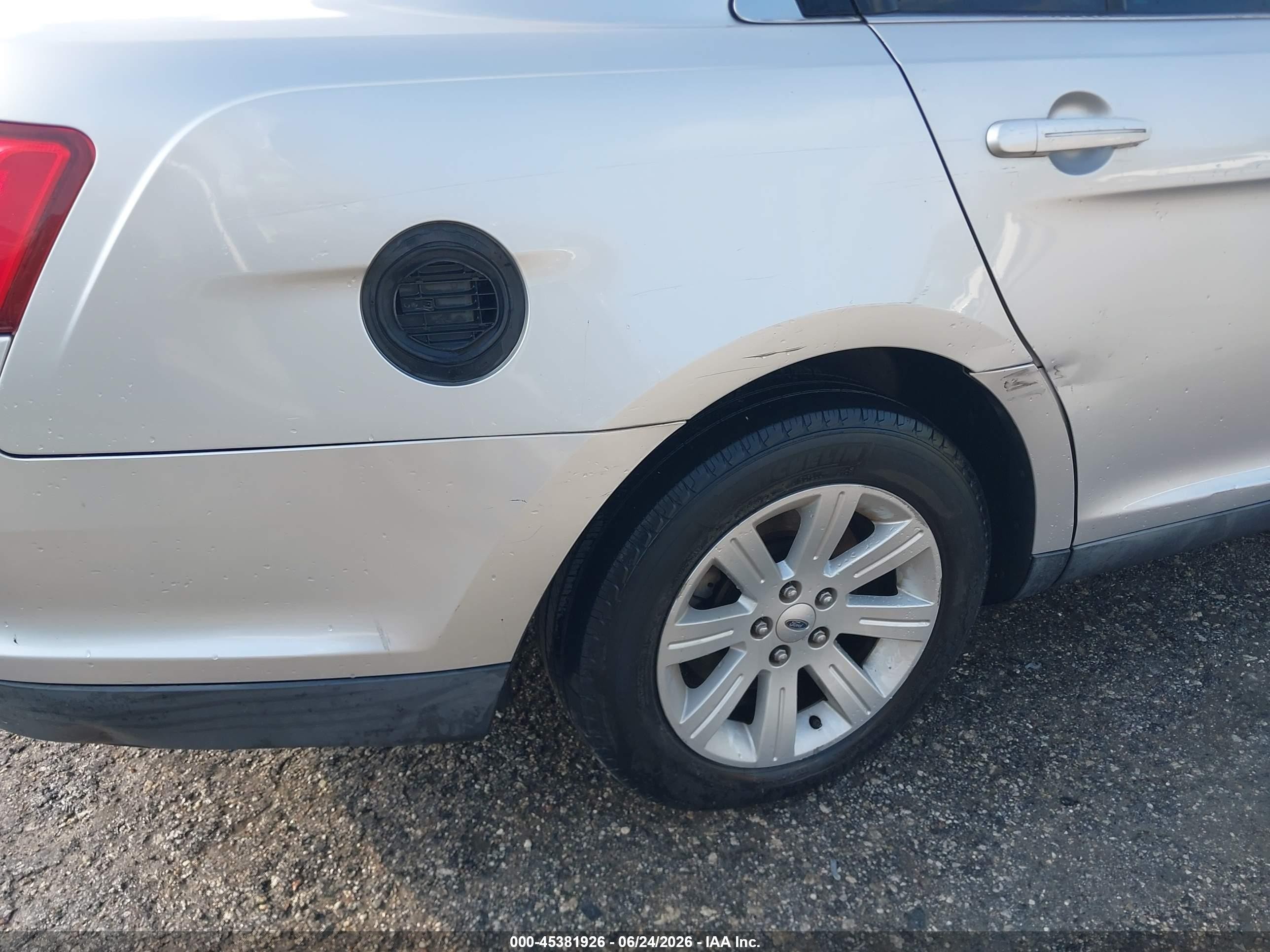 2012 Ford Taurus Se Silver vin: 1FAHP2DW0CG108113