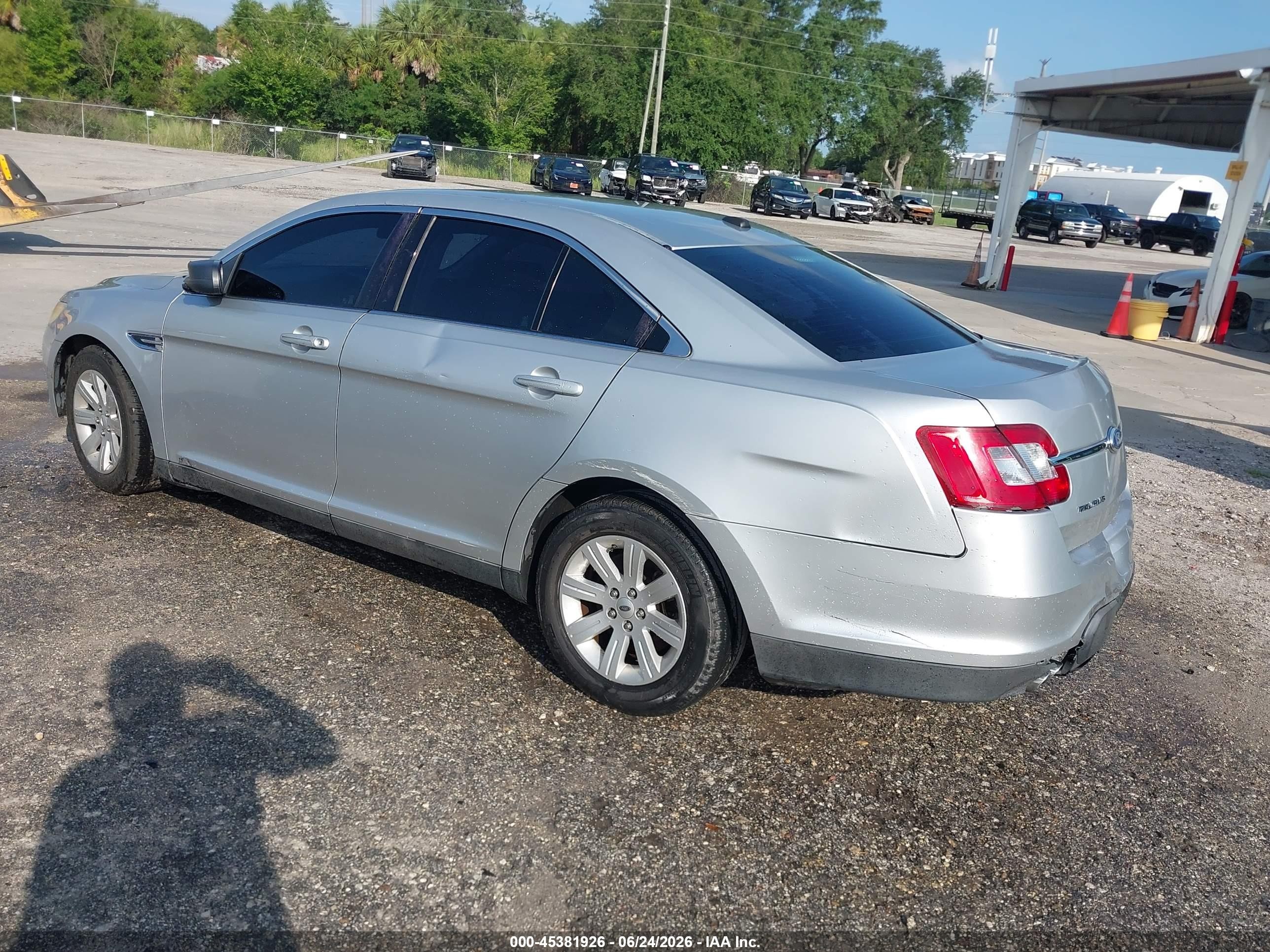 2012 Ford Taurus Se Silver vin: 1FAHP2DW0CG108113